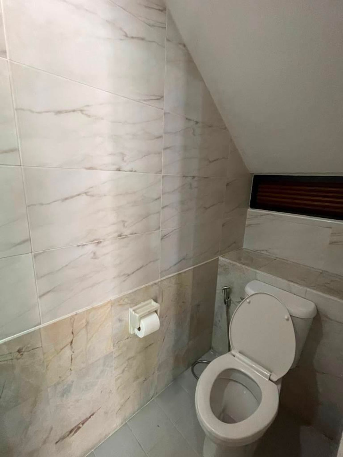 ขายทาวน์โฮมพระราม 3 สาธุประดิษฐ์ : ขาย ทาวน์โฮม หมู่บ้าน Garden house – ติดถนนนนทรี(ระหว่างซอย 26 – 28) – เนื้อที่ดิน 32 ตารางวา  พื้นที่ใช้สอยประมาณ 300-400 ตารางเมตร 4 ชั้น ขนาดประมาณ หน้ากว้าง 6.4 เมตร ลึก 20 เมตร 3 ห้องนอน 1ห้องทำงาน