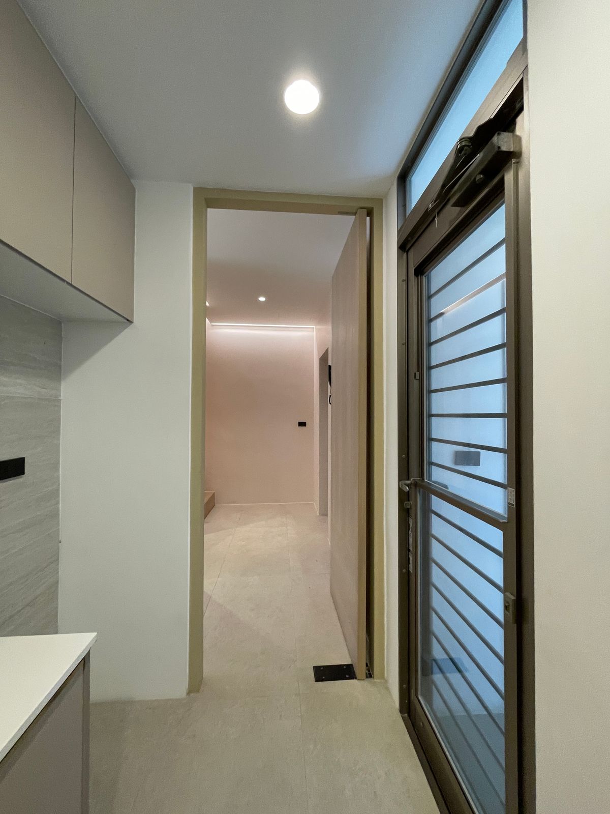 ขายบ้านอารีย์ อนุสาวรีย์ : ขายบ้านเดี่ยวหรูระดับSuper Luxury ใจกลางอารีย์ Vi Ari (วี อารีย์) ขนาด 3.5 ชั้น  มาพร้อมสระว่ายน้ำส่วนตัวและยิมในบ้าน โดดเด่นของดีไซน์ Double Volume ที่ให้ความรู้สึกโอ่โถง และความครบครันของ Facility ส่วนตัวสะดวกสบาย พร้อมระบบ Smart Home และความปลอดภัยสูง