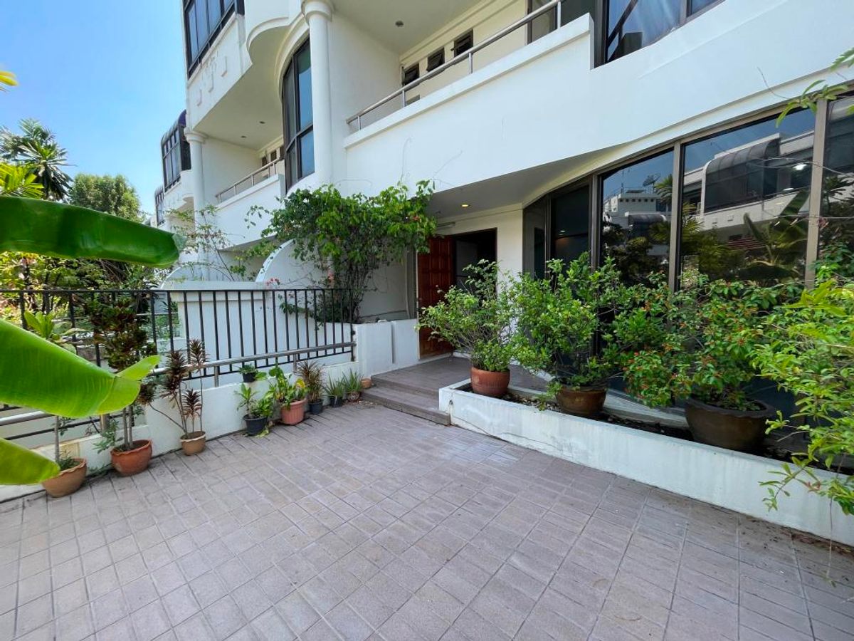 ขายทาวน์โฮมพระราม 3 สาธุประดิษฐ์ : ขาย ทาวน์โฮม หมู่บ้าน Garden house – ติดถนนนนทรี(ระหว่างซอย 26 – 28) – เนื้อที่ดิน 32 ตารางวา  พื้นที่ใช้สอยประมาณ 300-400 ตารางเมตร 4 ชั้น ขนาดประมาณ หน้ากว้าง 6.4 เมตร ลึก 20 เมตร 3 ห้องนอน 1ห้องทำงาน