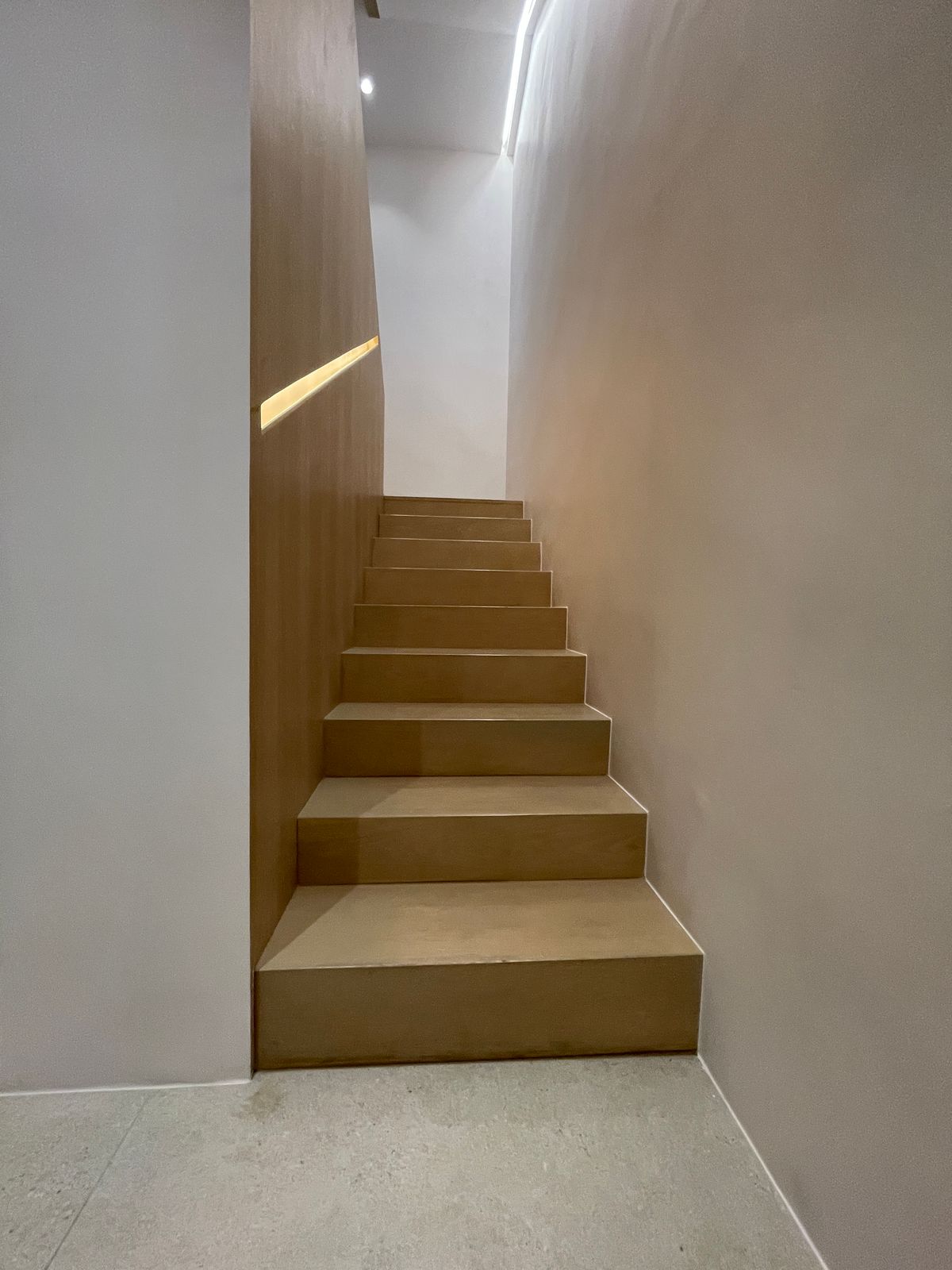 ขายบ้านอารีย์ อนุสาวรีย์ : ขายบ้านเดี่ยวหรูระดับSuper Luxury ใจกลางอารีย์ Vi Ari (วี อารีย์) ขนาด 3.5 ชั้น  มาพร้อมสระว่ายน้ำส่วนตัวและยิมในบ้าน โดดเด่นของดีไซน์ Double Volume ที่ให้ความรู้สึกโอ่โถง และความครบครันของ Facility ส่วนตัวสะดวกสบาย พร้อมระบบ Smart Home และความปลอดภัยสูง