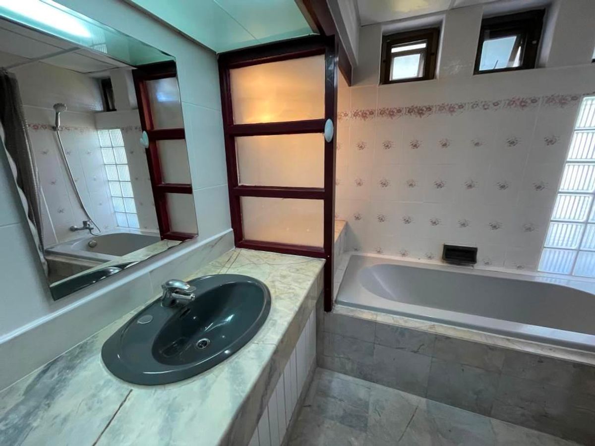 ขายทาวน์โฮมพระราม 3 สาธุประดิษฐ์ : ขาย ทาวน์โฮม หมู่บ้าน Garden house – ติดถนนนนทรี(ระหว่างซอย 26 – 28) – เนื้อที่ดิน 32 ตารางวา  พื้นที่ใช้สอยประมาณ 300-400 ตารางเมตร 4 ชั้น ขนาดประมาณ หน้ากว้าง 6.4 เมตร ลึก 20 เมตร 3 ห้องนอน 1ห้องทำงาน