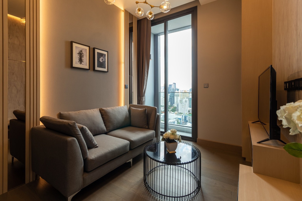 ให้เช่าคอนโดพระราม 9 เพชรบุรีตัดใหม่ RCA : ให้เช่า Esse Singha Complex  คอนโดหรูใจกลางเมือง ติด MRT อโศกจริงๆ!“