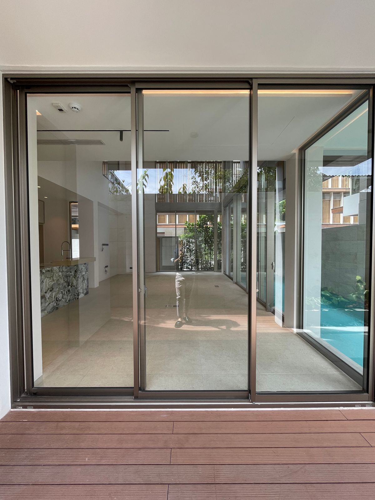 ขายบ้านอารีย์ อนุสาวรีย์ : ขายบ้านเดี่ยวหรูระดับSuper Luxury ใจกลางอารีย์ Vi Ari (วี อารีย์) ขนาด 3.5 ชั้น  มาพร้อมสระว่ายน้ำส่วนตัวและยิมในบ้าน โดดเด่นของดีไซน์ Double Volume ที่ให้ความรู้สึกโอ่โถง และความครบครันของ Facility ส่วนตัวสะดวกสบาย พร้อมระบบ Smart Home และความปลอดภัยสูง