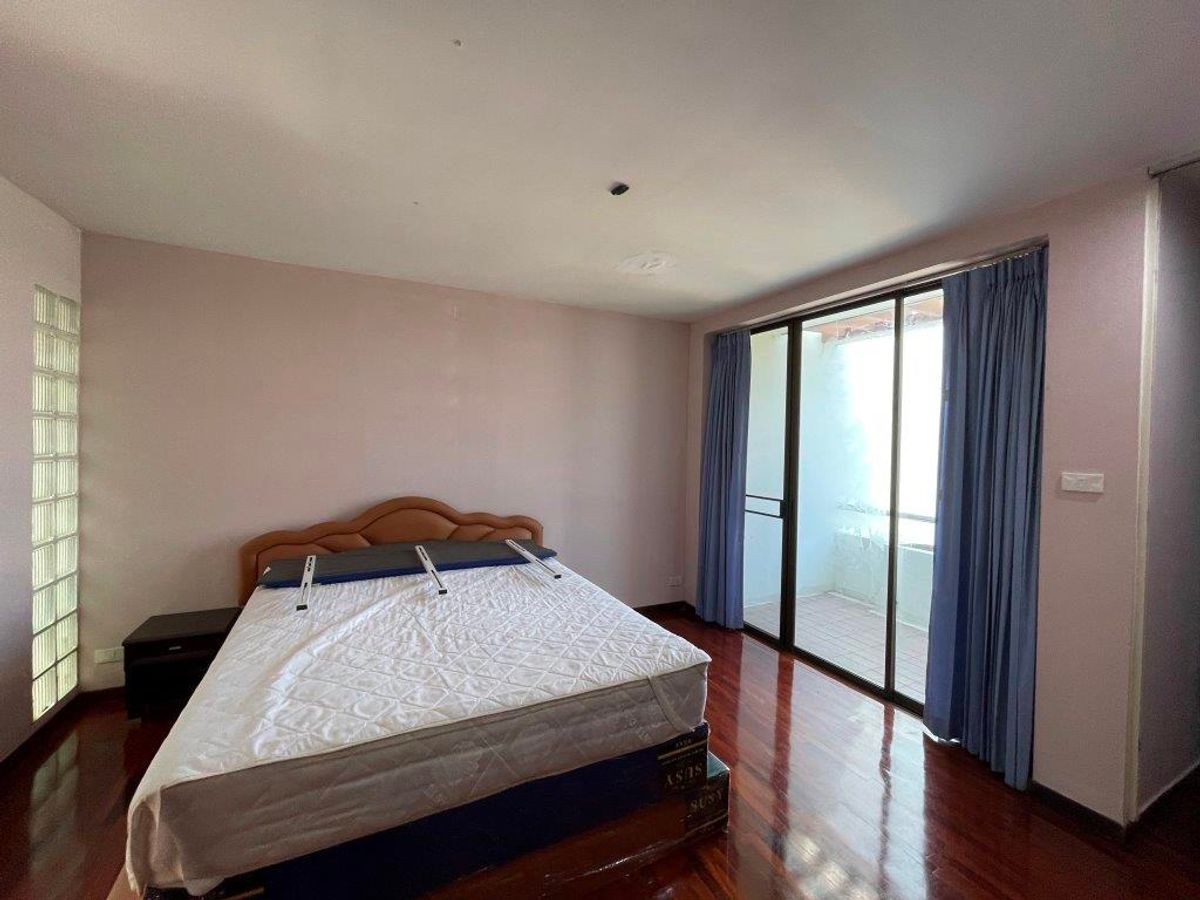 ขายทาวน์โฮมพระราม 3 สาธุประดิษฐ์ : ขาย ทาวน์โฮม หมู่บ้าน Garden house – ติดถนนนนทรี(ระหว่างซอย 26 – 28) – เนื้อที่ดิน 32 ตารางวา  พื้นที่ใช้สอยประมาณ 300-400 ตารางเมตร 4 ชั้น ขนาดประมาณ หน้ากว้าง 6.4 เมตร ลึก 20 เมตร 3 ห้องนอน 1ห้องทำงาน