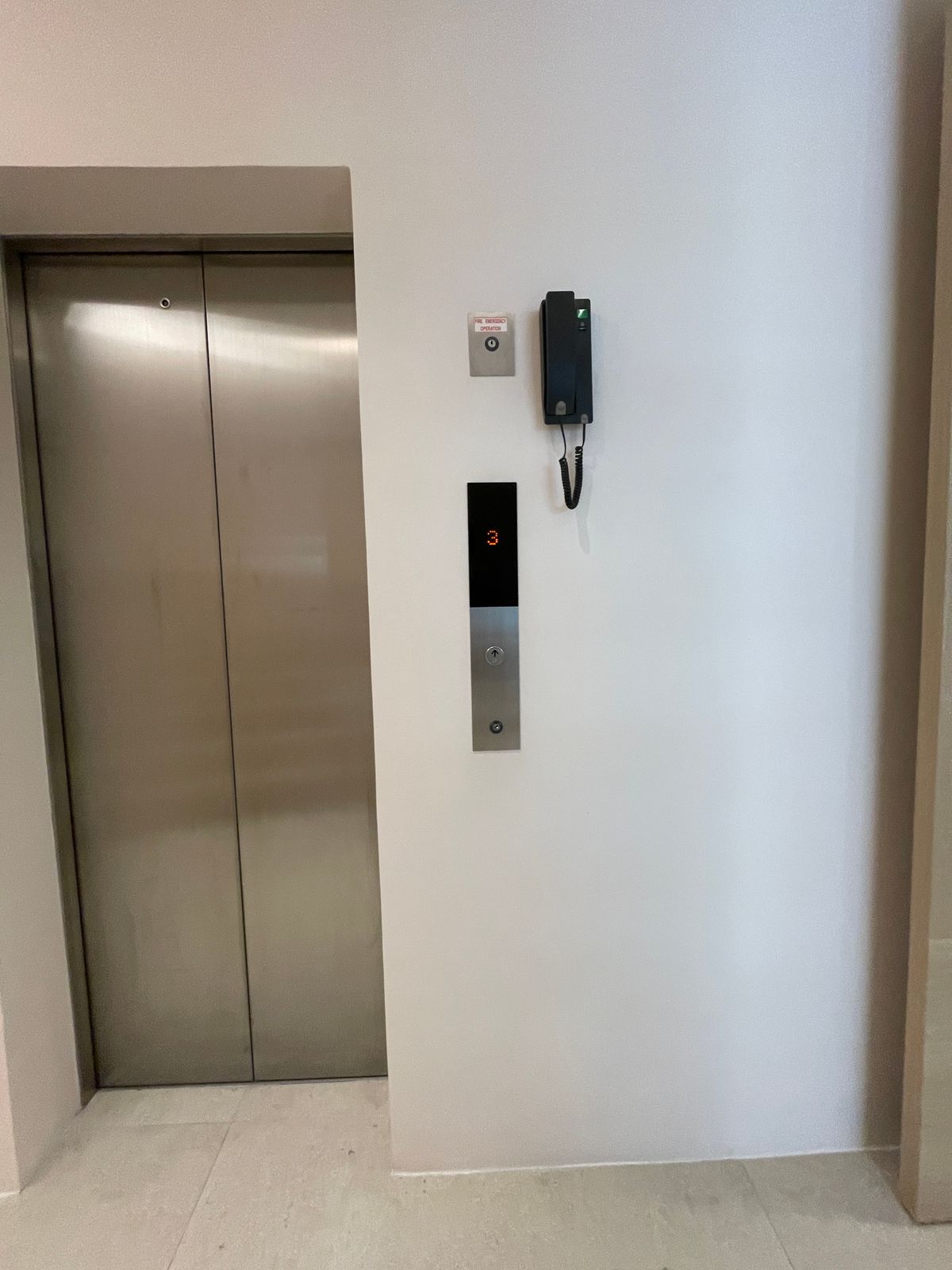 ขายบ้านอารีย์ อนุสาวรีย์ : ขายบ้านเดี่ยวหรูระดับSuper Luxury ใจกลางอารีย์ Vi Ari (วี อารีย์) ขนาด 3.5 ชั้น  มาพร้อมสระว่ายน้ำส่วนตัวและยิมในบ้าน โดดเด่นของดีไซน์ Double Volume ที่ให้ความรู้สึกโอ่โถง และความครบครันของ Facility ส่วนตัวสะดวกสบาย พร้อมระบบ Smart Home และความปลอดภัยสูง