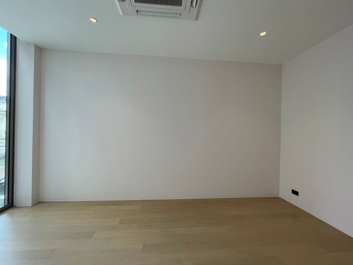 ขายบ้านอารีย์ อนุสาวรีย์ : ขายบ้านเดี่ยวหรูระดับSuper Luxury ใจกลางอารีย์ Vi Ari (วี อารีย์) ขนาด 3.5 ชั้น  มาพร้อมสระว่ายน้ำส่วนตัวและยิมในบ้าน โดดเด่นของดีไซน์ Double Volume ที่ให้ความรู้สึกโอ่โถง และความครบครันของ Facility ส่วนตัวสะดวกสบาย พร้อมระบบ Smart Home และความปลอดภัยสูง