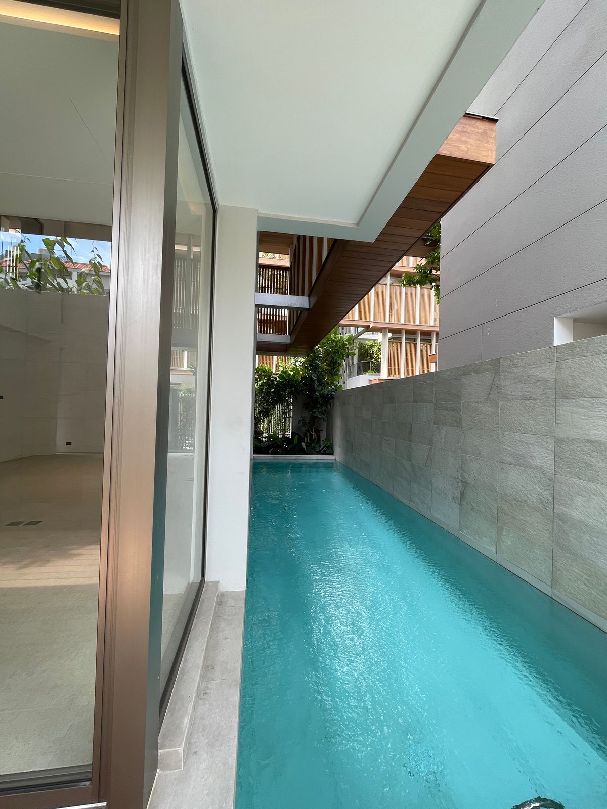 ขายบ้านอารีย์ อนุสาวรีย์ : ขายบ้านเดี่ยวหรูระดับSuper Luxury ใจกลางอารีย์ Vi Ari (วี อารีย์) ขนาด 3.5 ชั้น  มาพร้อมสระว่ายน้ำส่วนตัวและยิมในบ้าน โดดเด่นของดีไซน์ Double Volume ที่ให้ความรู้สึกโอ่โถง และความครบครันของ Facility ส่วนตัวสะดวกสบาย พร้อมระบบ Smart Home และความปลอดภัยสูง