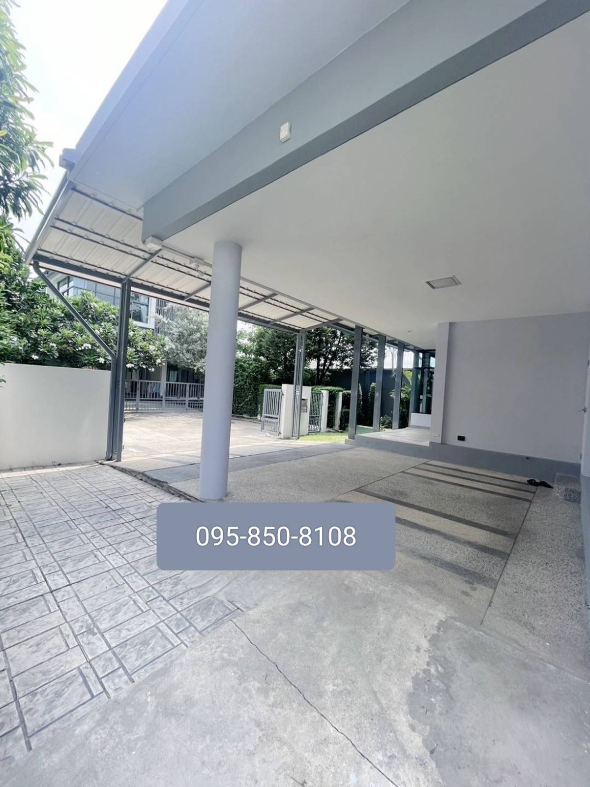 ให้เช่าบ้านพัฒนาการ ศรีนครินทร์ : (บ้านพร้อมอยู่)  ให้เช่าบ้านเดี่ยว 2 ชั้น เศรษฐสิริ ศรีนครินทร์ พระรามเก้า  ต่อเติมเต็มพื้นที่ บ้านกว้างมาก มีห้องนอนชั้น1 ใกล้โรงเรียนนานาชาติ