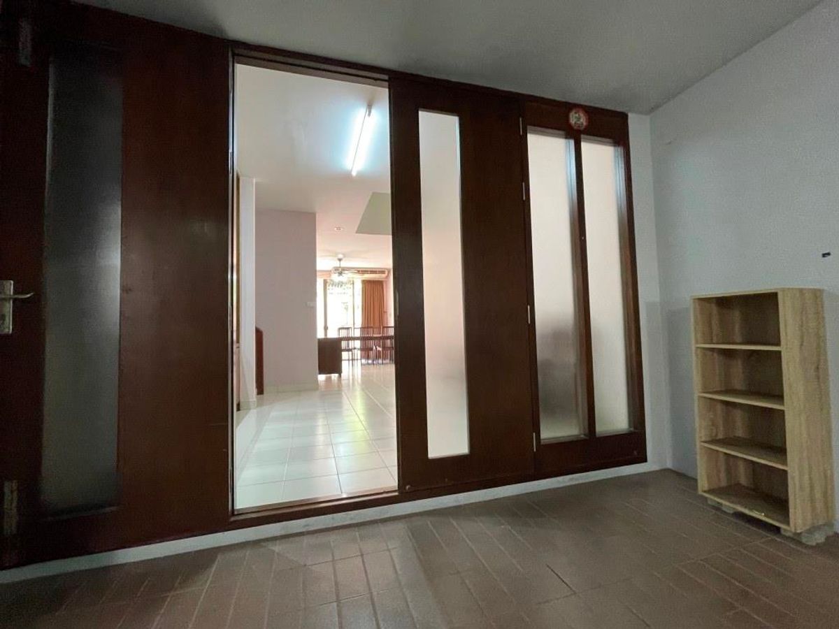 ขายทาวน์โฮมพระราม 3 สาธุประดิษฐ์ : ขาย ทาวน์โฮม หมู่บ้าน Garden house – ติดถนนนนทรี(ระหว่างซอย 26 – 28) – เนื้อที่ดิน 32 ตารางวา  พื้นที่ใช้สอยประมาณ 300-400 ตารางเมตร 4 ชั้น ขนาดประมาณ หน้ากว้าง 6.4 เมตร ลึก 20 เมตร 3 ห้องนอน 1ห้องทำงาน