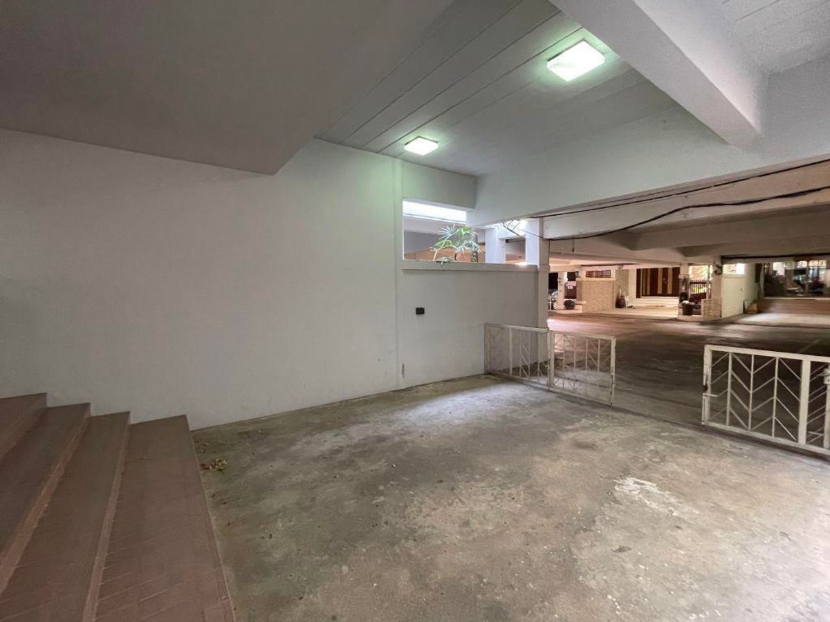 ขายทาวน์โฮมพระราม 3 สาธุประดิษฐ์ : ขาย ทาวน์โฮม หมู่บ้าน Garden house – ติดถนนนนทรี(ระหว่างซอย 26 – 28) – เนื้อที่ดิน 32 ตารางวา  พื้นที่ใช้สอยประมาณ 300-400 ตารางเมตร 4 ชั้น ขนาดประมาณ หน้ากว้าง 6.4 เมตร ลึก 20 เมตร 3 ห้องนอน 1ห้องทำงาน