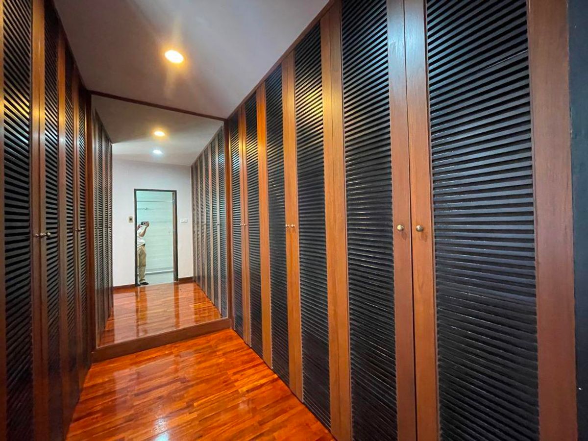 ขายทาวน์โฮมพระราม 3 สาธุประดิษฐ์ : ขาย ทาวน์โฮม หมู่บ้าน Garden house – ติดถนนนนทรี(ระหว่างซอย 26 – 28) – เนื้อที่ดิน 32 ตารางวา  พื้นที่ใช้สอยประมาณ 300-400 ตารางเมตร 4 ชั้น ขนาดประมาณ หน้ากว้าง 6.4 เมตร ลึก 20 เมตร 3 ห้องนอน 1ห้องทำงาน