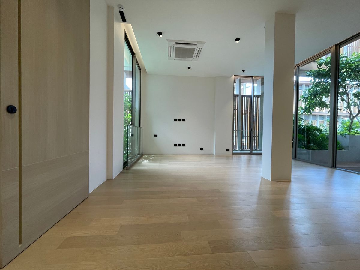 ขายบ้านอารีย์ อนุสาวรีย์ : ขายบ้านเดี่ยวหรูระดับSuper Luxury ใจกลางอารีย์ Vi Ari (วี อารีย์) ขนาด 3.5 ชั้น  มาพร้อมสระว่ายน้ำส่วนตัวและยิมในบ้าน โดดเด่นของดีไซน์ Double Volume ที่ให้ความรู้สึกโอ่โถง และความครบครันของ Facility ส่วนตัวสะดวกสบาย พร้อมระบบ Smart Home และความปลอดภัยสูง