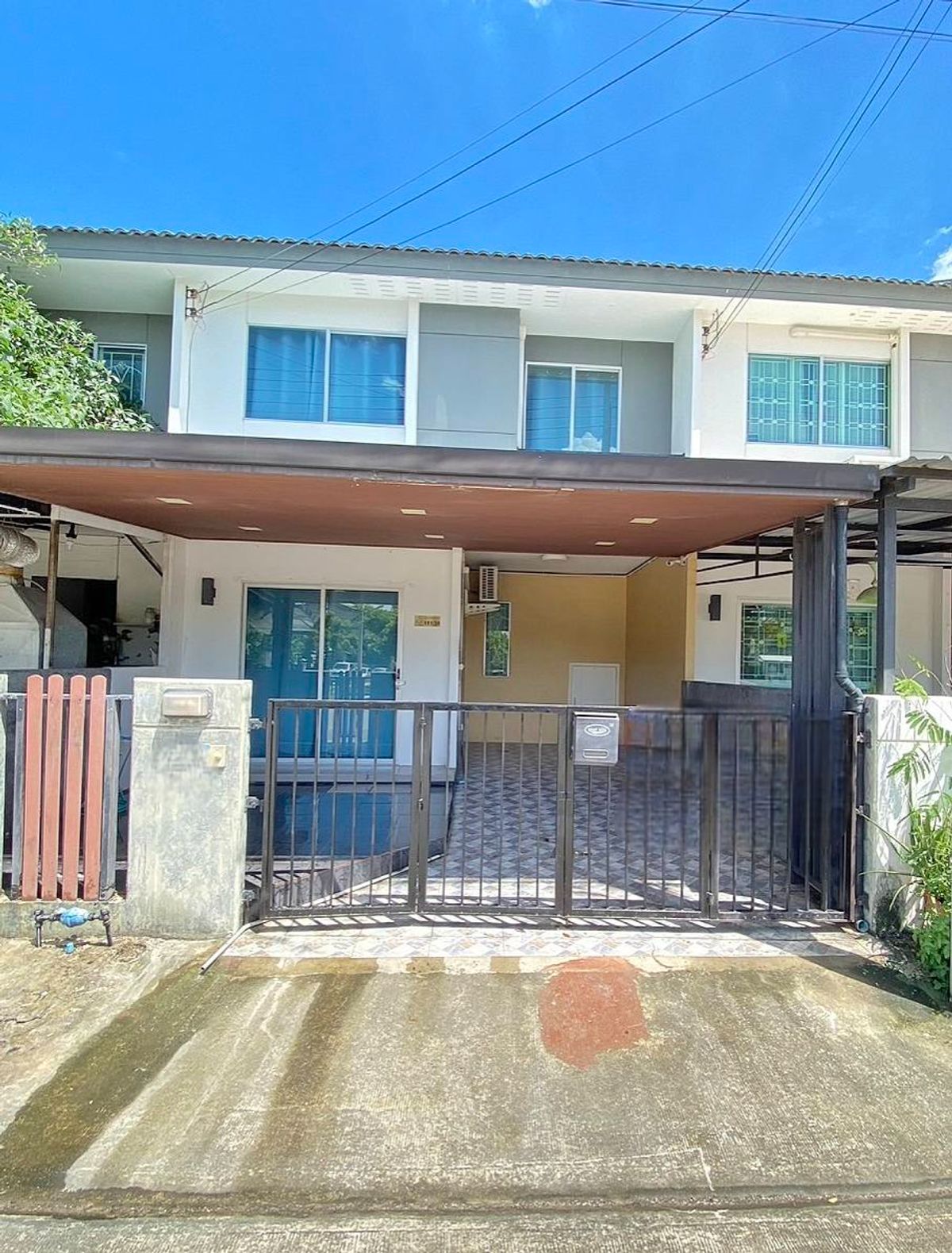 ขายทาวน์โฮมปทุมธานี รังสิต ธรรมศาสตร์ : (รหัสN095) บ้านพฤกษา 110 แจ้งวัฒนะ-ราชพฤกษ์  ทาวน์เฮ้าส์ 3 ห้องนอน 2 ห้องน้ำ มีหลังคาต่อเติมโรงรถปูกระเบื้องทั้งหน้าและหลัง ติดถนนเมน เป็นส่วนตัว