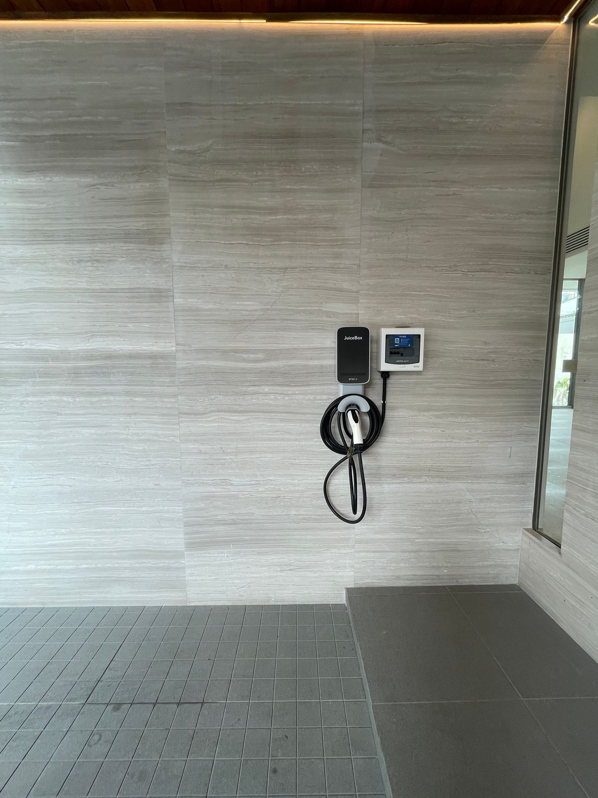 ขายบ้านอารีย์ อนุสาวรีย์ : ขายบ้านเดี่ยวหรูระดับSuper Luxury ใจกลางอารีย์ Vi Ari (วี อารีย์) ขนาด 3.5 ชั้น  มาพร้อมสระว่ายน้ำส่วนตัวและยิมในบ้าน โดดเด่นของดีไซน์ Double Volume ที่ให้ความรู้สึกโอ่โถง และความครบครันของ Facility ส่วนตัวสะดวกสบาย พร้อมระบบ Smart Home และความปลอดภัยสูง