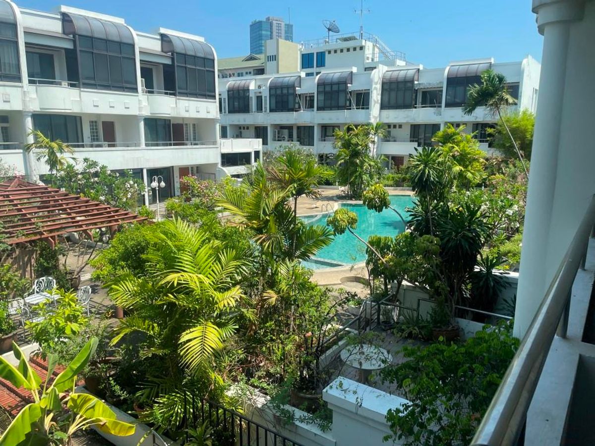 ขายทาวน์โฮมพระราม 3 สาธุประดิษฐ์ : ขาย ทาวน์โฮม หมู่บ้าน Garden house – ติดถนนนนทรี(ระหว่างซอย 26 – 28) – เนื้อที่ดิน 32 ตารางวา  พื้นที่ใช้สอยประมาณ 300-400 ตารางเมตร 4 ชั้น ขนาดประมาณ หน้ากว้าง 6.4 เมตร ลึก 20 เมตร 3 ห้องนอน 1ห้องทำงาน