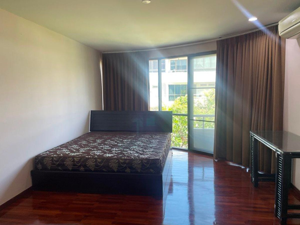 ขายทาวน์โฮมพระราม 3 สาธุประดิษฐ์ : ขาย ทาวน์โฮม หมู่บ้าน Garden house – ติดถนนนนทรี(ระหว่างซอย 26 – 28) – เนื้อที่ดิน 32 ตารางวา  พื้นที่ใช้สอยประมาณ 300-400 ตารางเมตร 4 ชั้น ขนาดประมาณ หน้ากว้าง 6.4 เมตร ลึก 20 เมตร 3 ห้องนอน 1ห้องทำงาน