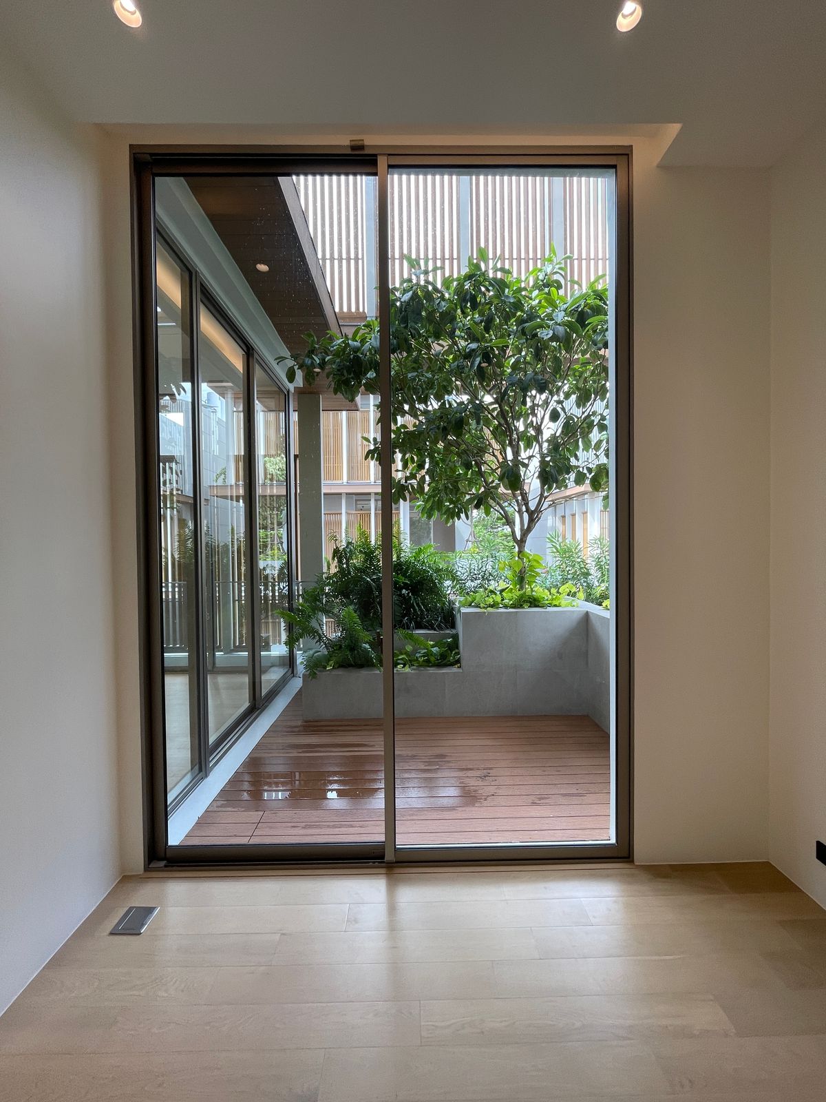 ขายบ้านอารีย์ อนุสาวรีย์ : ขายบ้านเดี่ยวหรูระดับSuper Luxury ใจกลางอารีย์ Vi Ari (วี อารีย์) ขนาด 3.5 ชั้น  มาพร้อมสระว่ายน้ำส่วนตัวและยิมในบ้าน โดดเด่นของดีไซน์ Double Volume ที่ให้ความรู้สึกโอ่โถง และความครบครันของ Facility ส่วนตัวสะดวกสบาย พร้อมระบบ Smart Home และความปลอดภัยสูง