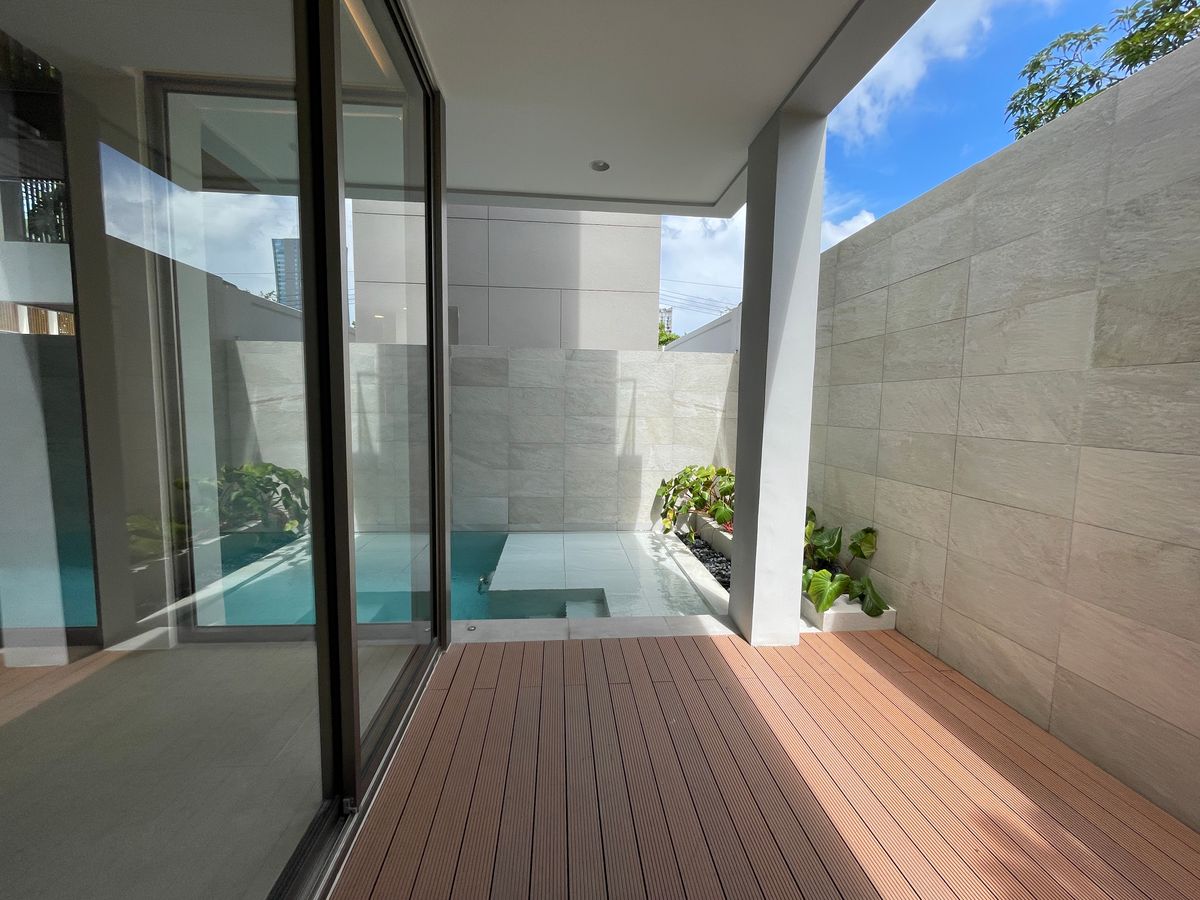 ขายบ้านอารีย์ อนุสาวรีย์ : ขายบ้านเดี่ยวหรูระดับSuper Luxury ใจกลางอารีย์ Vi Ari (วี อารีย์) ขนาด 3.5 ชั้น  มาพร้อมสระว่ายน้ำส่วนตัวและยิมในบ้าน โดดเด่นของดีไซน์ Double Volume ที่ให้ความรู้สึกโอ่โถง และความครบครันของ Facility ส่วนตัวสะดวกสบาย พร้อมระบบ Smart Home และความปลอดภัยสูง