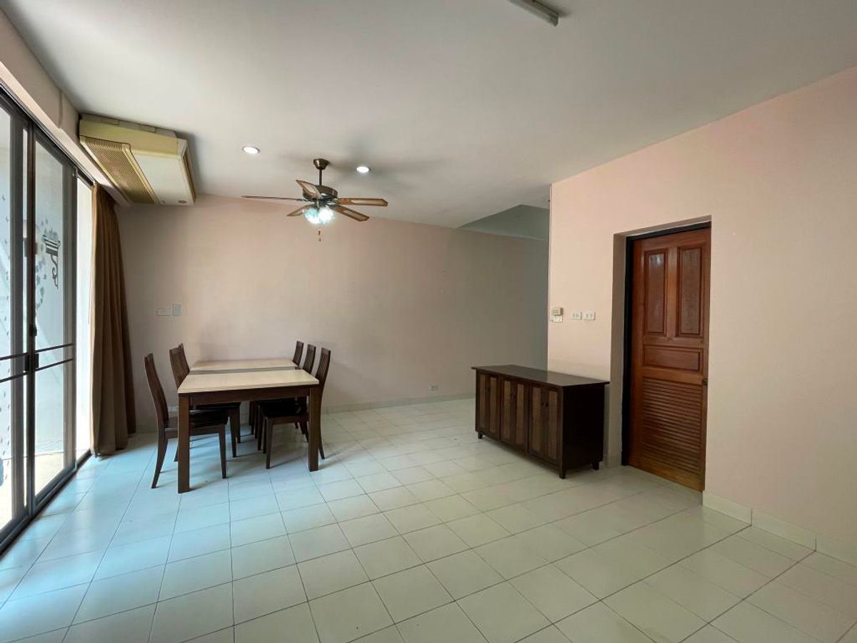 ขายทาวน์โฮมพระราม 3 สาธุประดิษฐ์ : ขาย ทาวน์โฮม หมู่บ้าน Garden house – ติดถนนนนทรี(ระหว่างซอย 26 – 28) – เนื้อที่ดิน 32 ตารางวา  พื้นที่ใช้สอยประมาณ 300-400 ตารางเมตร 4 ชั้น ขนาดประมาณ หน้ากว้าง 6.4 เมตร ลึก 20 เมตร 3 ห้องนอน 1ห้องทำงาน