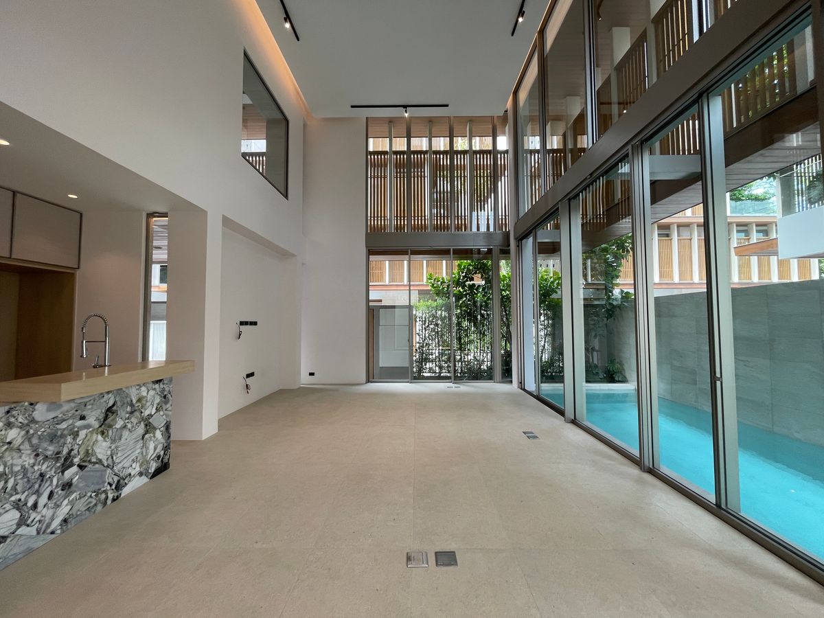 ขายบ้านอารีย์ อนุสาวรีย์ : ขายบ้านเดี่ยวหรูระดับSuper Luxury ใจกลางอารีย์ Vi Ari (วี อารีย์) ขนาด 3.5 ชั้น  มาพร้อมสระว่ายน้ำส่วนตัวและยิมในบ้าน โดดเด่นของดีไซน์ Double Volume ที่ให้ความรู้สึกโอ่โถง และความครบครันของ Facility ส่วนตัวสะดวกสบาย พร้อมระบบ Smart Home และความปลอดภัยสูง