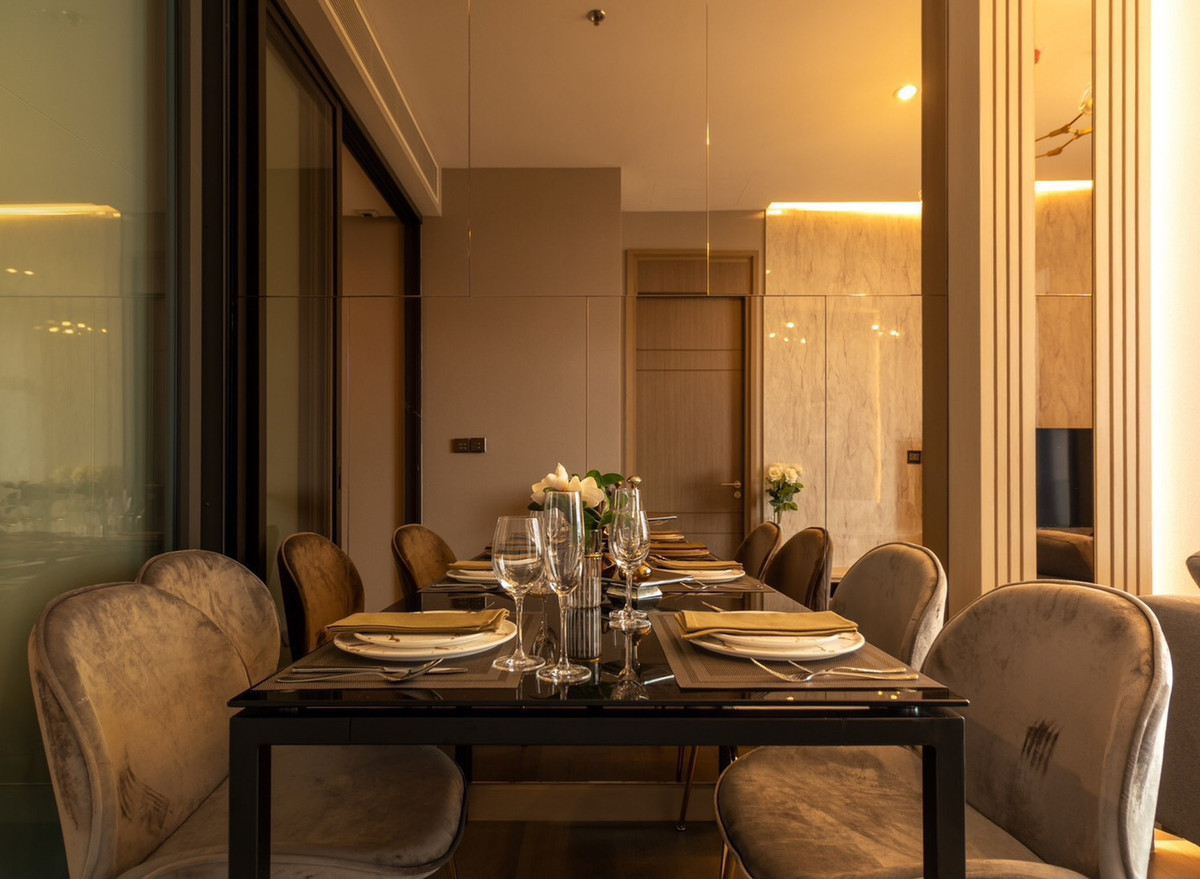 ให้เช่าคอนโดพระราม 9 เพชรบุรีตัดใหม่ RCA : ให้เช่า Esse Singha Complex  คอนโดหรูใจกลางเมือง ติด MRT อโศกจริงๆ!“