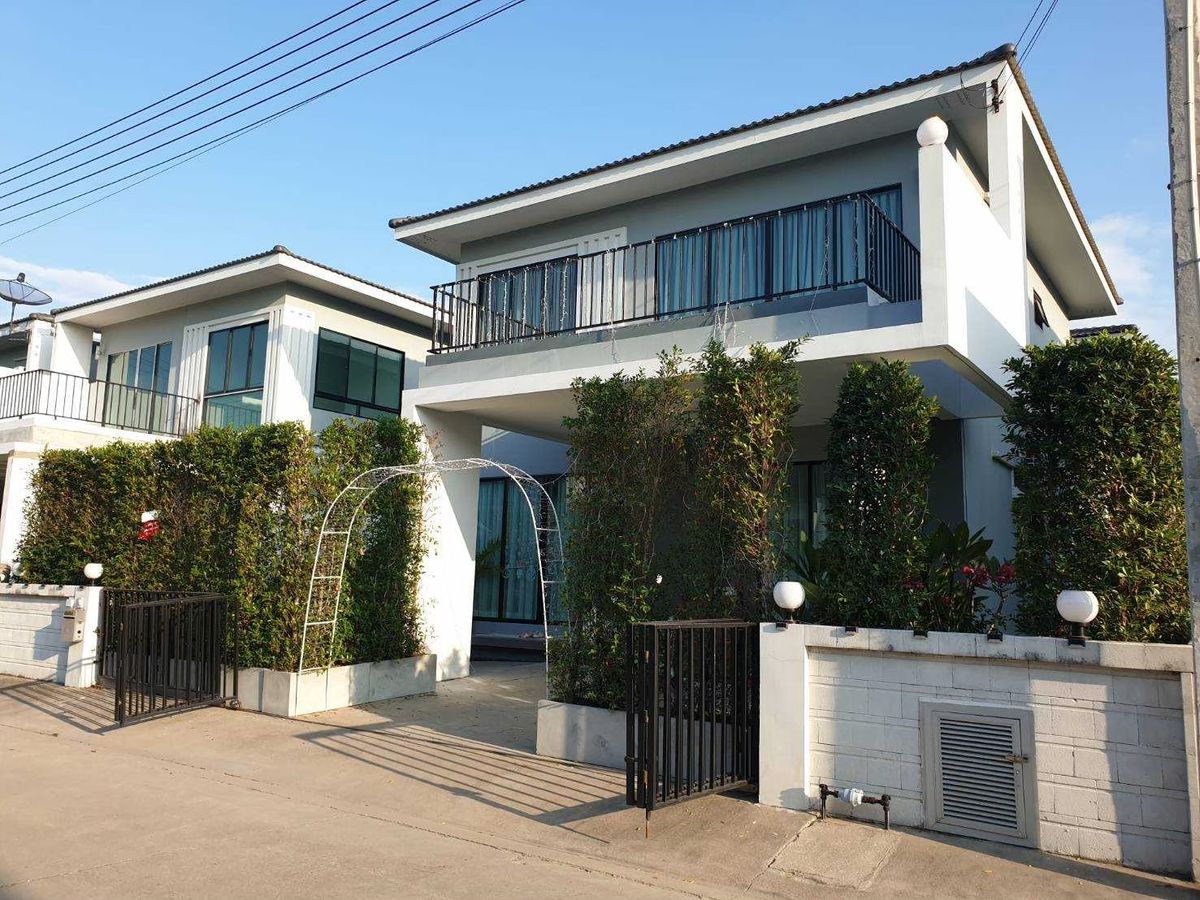 บ้านฉะเชิงเทรา : 88/84 ให้เช่าและขายบ้านมหาเฮง ติดมอเตอร์เวย์ ใกล้สนามบิน ไปชิลริมแม่น้ำบางปะกงได้ทุกเย็น พื้นที่ใช้สอยเยอะ อากาศดี เงียบสงบติดพระธาตุภูริทัต เหมาะกับผู้บริหารที่มีพ่อแม่สูงวัย
