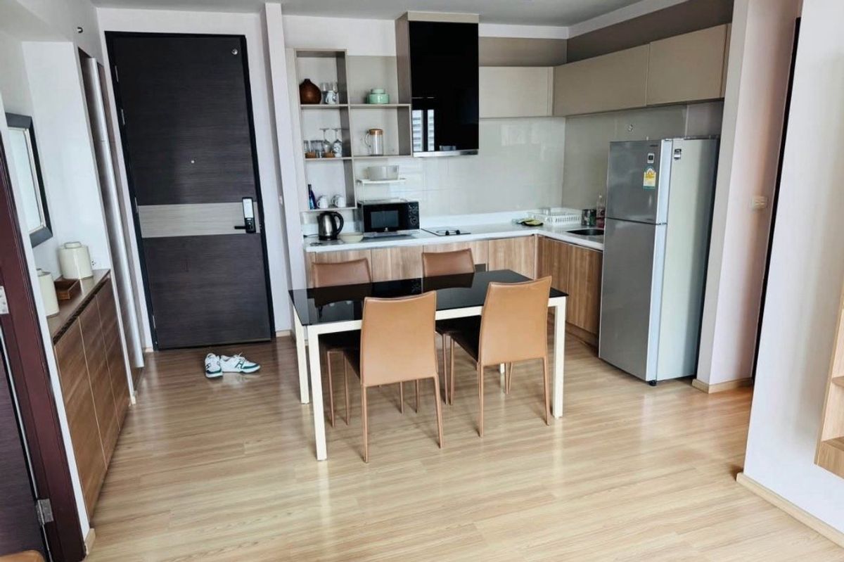 ให้เช่าคอนโดสาทร นราธิวาส : ให้เช่า ✨ Rhythm Sathorn ✨ เฟอร์นิเจอร์ และ เครื่องใช้ไฟฟ้าครบ ใกล้ BTS สะพานตากสิน