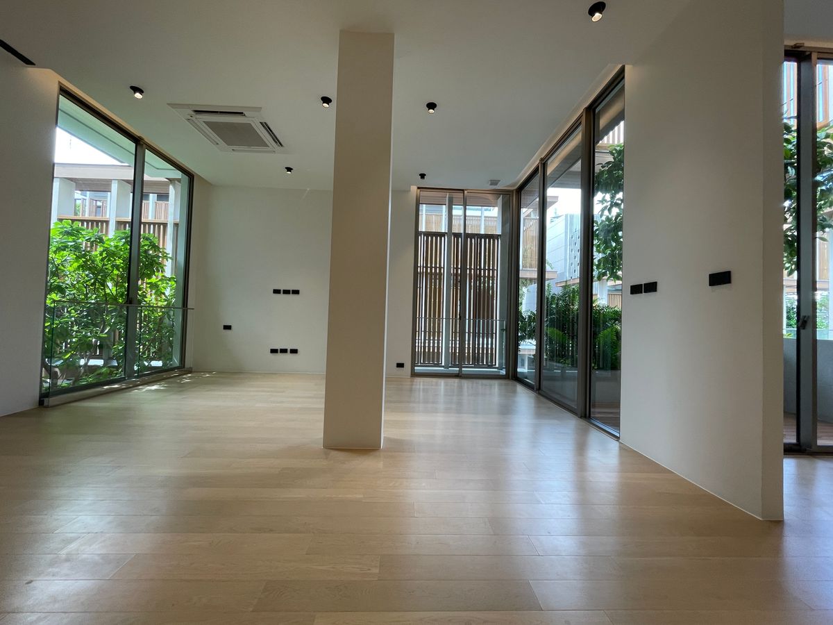 ขายบ้านอารีย์ อนุสาวรีย์ : ขายบ้านเดี่ยวหรูระดับSuper Luxury ใจกลางอารีย์ Vi Ari (วี อารีย์) ขนาด 3.5 ชั้น  มาพร้อมสระว่ายน้ำส่วนตัวและยิมในบ้าน โดดเด่นของดีไซน์ Double Volume ที่ให้ความรู้สึกโอ่โถง และความครบครันของ Facility ส่วนตัวสะดวกสบาย พร้อมระบบ Smart Home และความปลอดภัยสูง