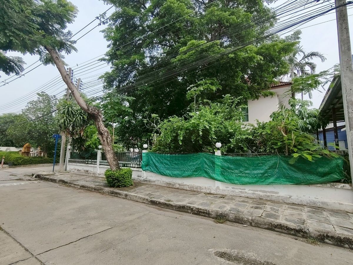For SaleHousePathum Thani,Rangsit, Thammasat : 2 -storey detached house behind the corner of the Maine Road, Kasem Suk Village, Khlong 7, Soi 1, near Lotus Ko Fresh, Rangsit -Nakhon Nayok Road, Bueng Kham Phrui Subdistrict, Lam Luk Ka District, Pathum Thani Province