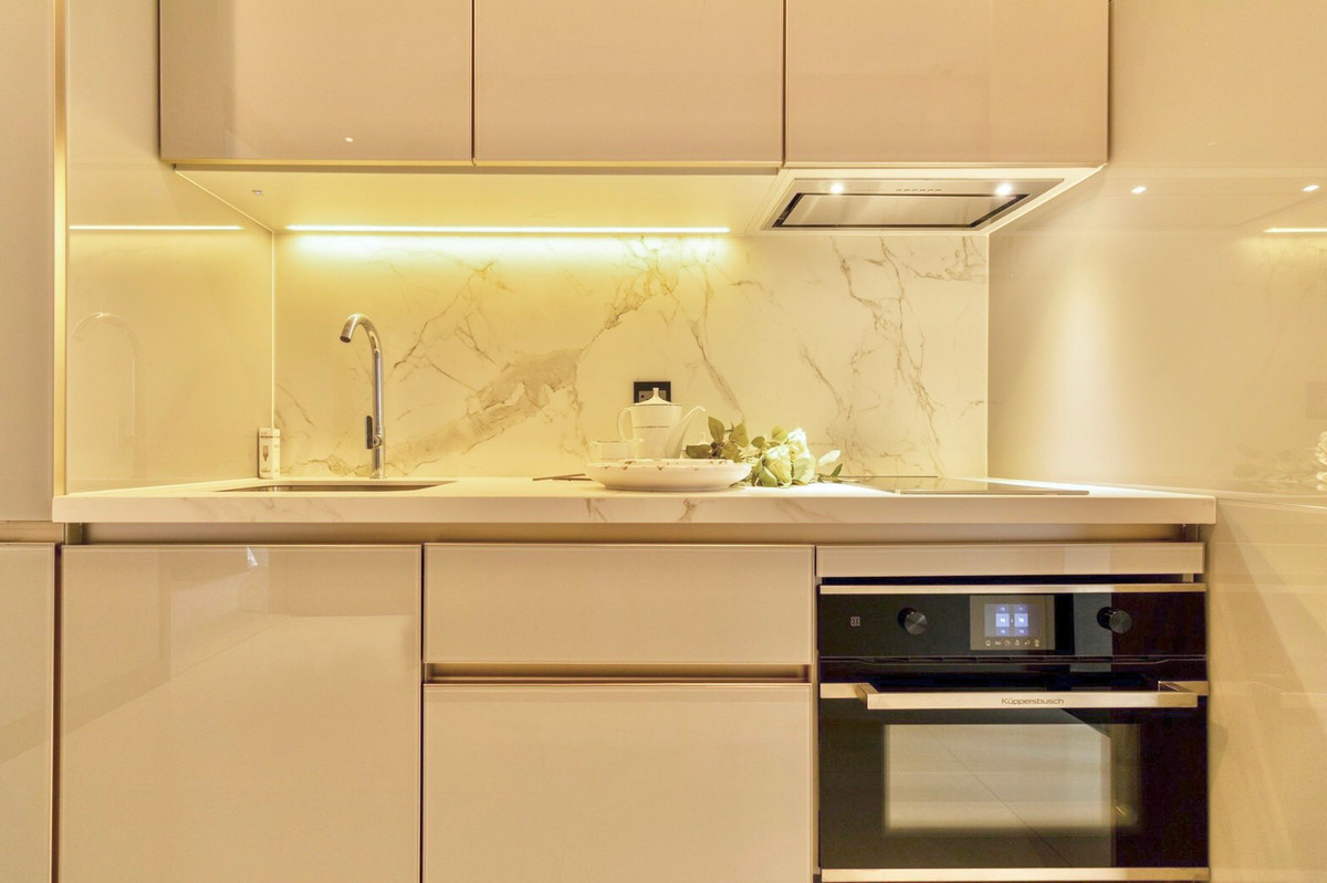 ให้เช่าคอนโดพระราม 9 เพชรบุรีตัดใหม่ RCA : ให้เช่า Esse Singha Complex  คอนโดหรูใจกลางเมือง ติด MRT อโศกจริงๆ!“