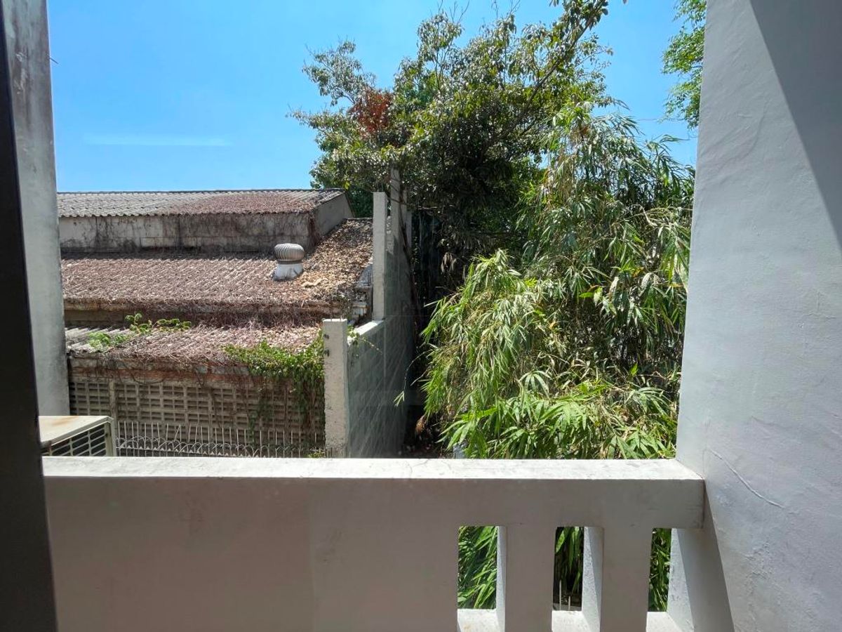 ขายทาวน์โฮมพระราม 3 สาธุประดิษฐ์ : ขาย ทาวน์โฮม หมู่บ้าน Garden house – ติดถนนนนทรี(ระหว่างซอย 26 – 28) – เนื้อที่ดิน 32 ตารางวา  พื้นที่ใช้สอยประมาณ 300-400 ตารางเมตร 4 ชั้น ขนาดประมาณ หน้ากว้าง 6.4 เมตร ลึก 20 เมตร 3 ห้องนอน 1ห้องทำงาน