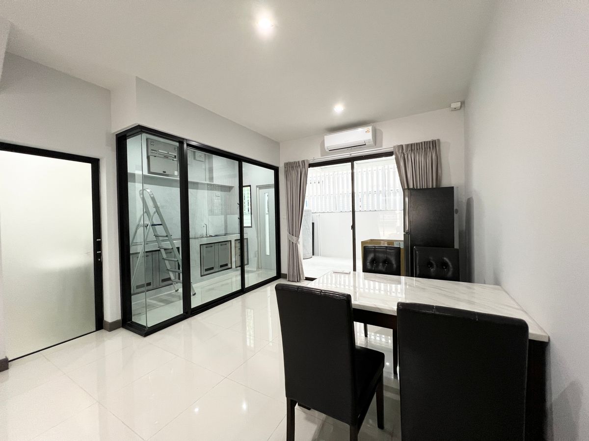 ทาวน์โฮมเกษตร นวมินทร์ ลาดปลาเค้า : ขาย ทาว์นโฮมหรู โครงการ The Landmark เอกมัย-รามอินทรา จาก Land and House บ้าน renovate ใหม่ เฟอร์ครบ พร้อมอยู่