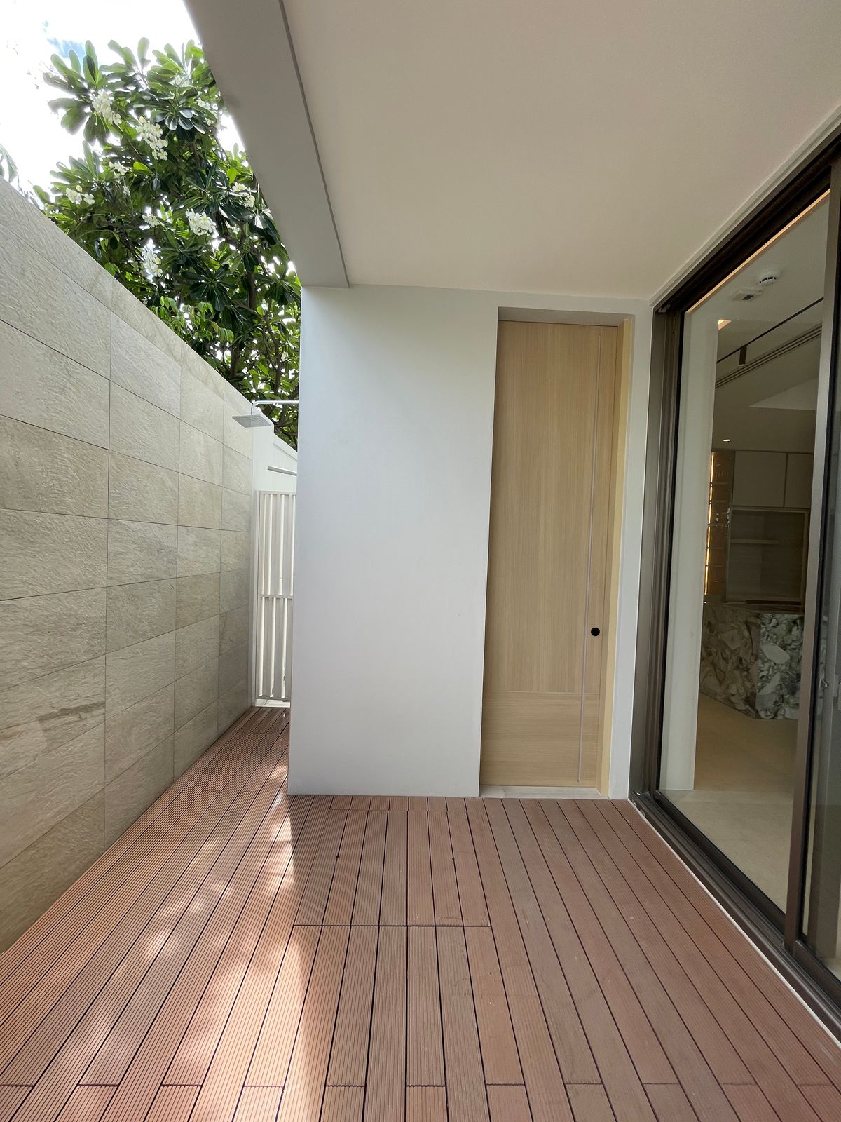 ขายบ้านอารีย์ อนุสาวรีย์ : ขายบ้านเดี่ยวหรูระดับSuper Luxury ใจกลางอารีย์ Vi Ari (วี อารีย์) ขนาด 3.5 ชั้น  มาพร้อมสระว่ายน้ำส่วนตัวและยิมในบ้าน โดดเด่นของดีไซน์ Double Volume ที่ให้ความรู้สึกโอ่โถง และความครบครันของ Facility ส่วนตัวสะดวกสบาย พร้อมระบบ Smart Home และความปลอดภัยสูง