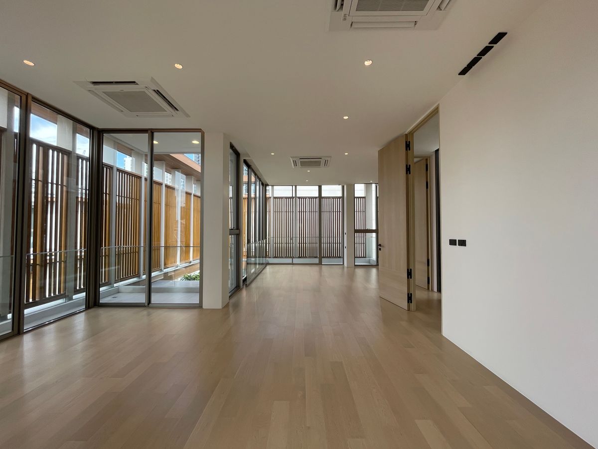 ขายบ้านอารีย์ อนุสาวรีย์ : ขายบ้านเดี่ยวหรูระดับSuper Luxury ใจกลางอารีย์ Vi Ari (วี อารีย์) ขนาด 3.5 ชั้น  มาพร้อมสระว่ายน้ำส่วนตัวและยิมในบ้าน โดดเด่นของดีไซน์ Double Volume ที่ให้ความรู้สึกโอ่โถง และความครบครันของ Facility ส่วนตัวสะดวกสบาย พร้อมระบบ Smart Home และความปลอดภัยสูง