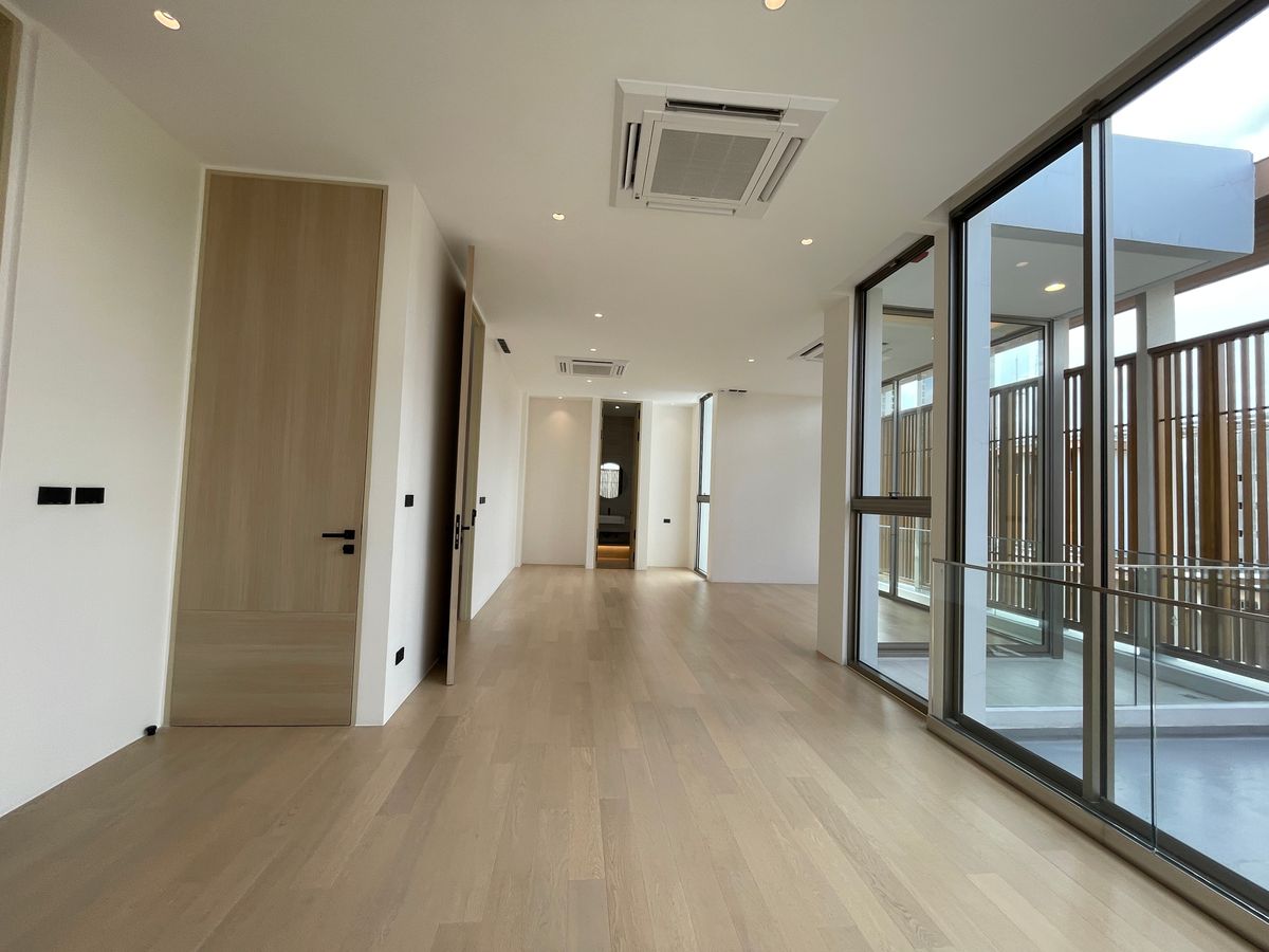 ขายบ้านอารีย์ อนุสาวรีย์ : ขายบ้านเดี่ยวหรูระดับSuper Luxury ใจกลางอารีย์ Vi Ari (วี อารีย์) ขนาด 3.5 ชั้น  มาพร้อมสระว่ายน้ำส่วนตัวและยิมในบ้าน โดดเด่นของดีไซน์ Double Volume ที่ให้ความรู้สึกโอ่โถง และความครบครันของ Facility ส่วนตัวสะดวกสบาย พร้อมระบบ Smart Home และความปลอดภัยสูง