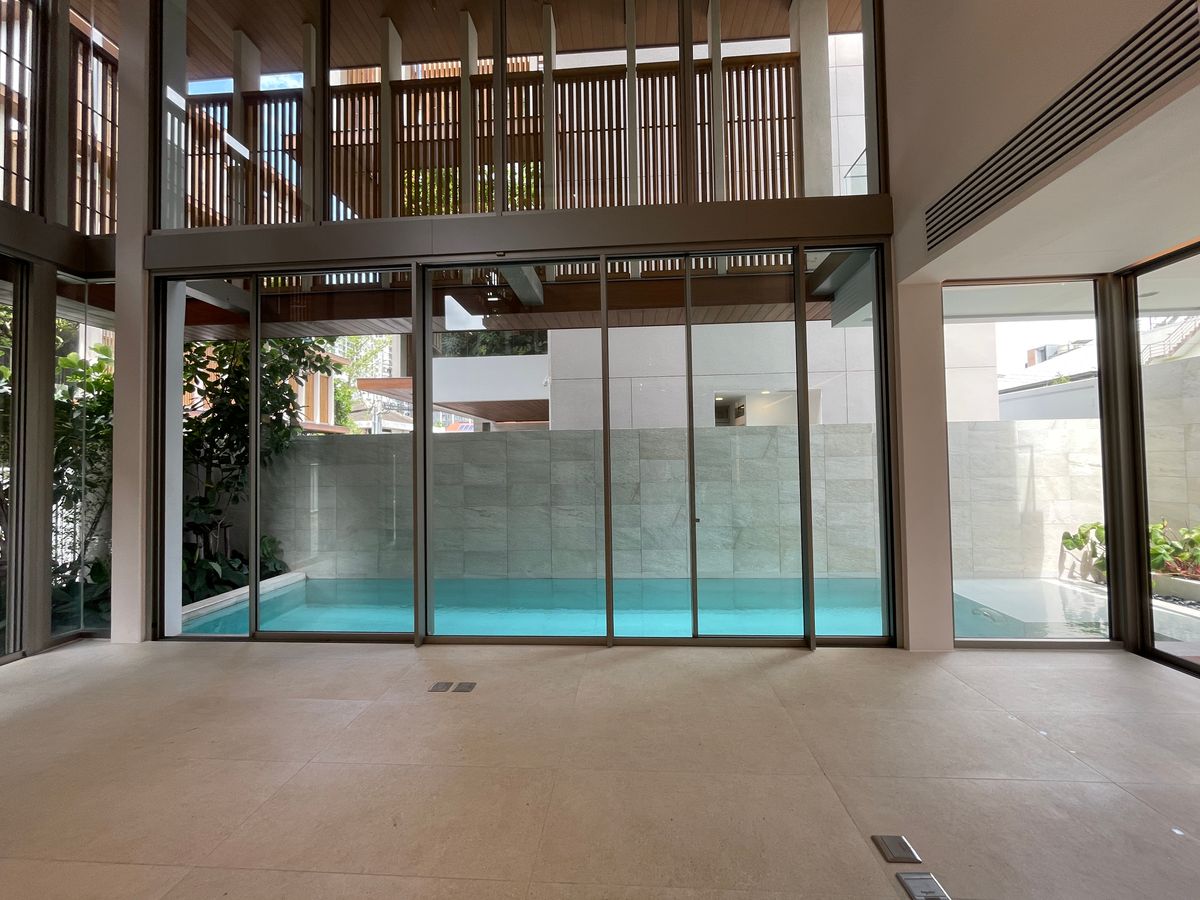 ขายบ้านอารีย์ อนุสาวรีย์ : ขายบ้านเดี่ยวหรูระดับSuper Luxury ใจกลางอารีย์ Vi Ari (วี อารีย์) ขนาด 3.5 ชั้น  มาพร้อมสระว่ายน้ำส่วนตัวและยิมในบ้าน โดดเด่นของดีไซน์ Double Volume ที่ให้ความรู้สึกโอ่โถง และความครบครันของ Facility ส่วนตัวสะดวกสบาย พร้อมระบบ Smart Home และความปลอดภัยสูง