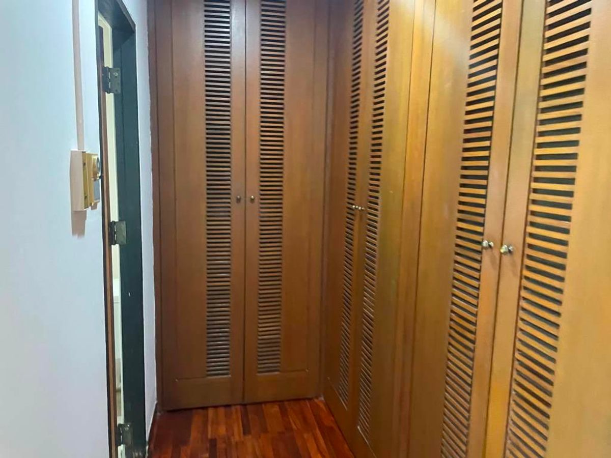 ขายทาวน์โฮมพระราม 3 สาธุประดิษฐ์ : ขาย ทาวน์โฮม หมู่บ้าน Garden house – ติดถนนนนทรี(ระหว่างซอย 26 – 28) – เนื้อที่ดิน 32 ตารางวา  พื้นที่ใช้สอยประมาณ 300-400 ตารางเมตร 4 ชั้น ขนาดประมาณ หน้ากว้าง 6.4 เมตร ลึก 20 เมตร 3 ห้องนอน 1ห้องทำงาน