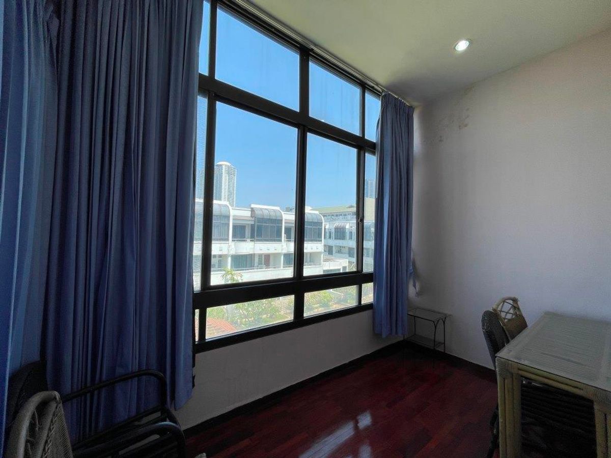 ขายทาวน์โฮมพระราม 3 สาธุประดิษฐ์ : ขาย ทาวน์โฮม หมู่บ้าน Garden house – ติดถนนนนทรี(ระหว่างซอย 26 – 28) – เนื้อที่ดิน 32 ตารางวา  พื้นที่ใช้สอยประมาณ 300-400 ตารางเมตร 4 ชั้น ขนาดประมาณ หน้ากว้าง 6.4 เมตร ลึก 20 เมตร 3 ห้องนอน 1ห้องทำงาน