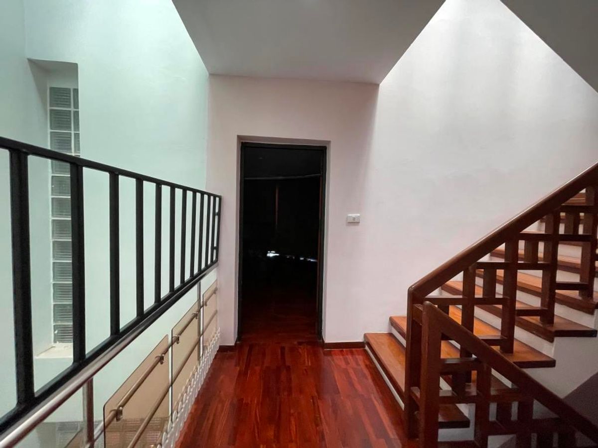 ขายทาวน์โฮมพระราม 3 สาธุประดิษฐ์ : ขาย ทาวน์โฮม หมู่บ้าน Garden house – ติดถนนนนทรี(ระหว่างซอย 26 – 28) – เนื้อที่ดิน 32 ตารางวา  พื้นที่ใช้สอยประมาณ 300-400 ตารางเมตร 4 ชั้น ขนาดประมาณ หน้ากว้าง 6.4 เมตร ลึก 20 เมตร 3 ห้องนอน 1ห้องทำงาน