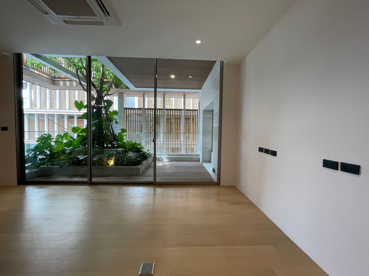 ขายบ้านอารีย์ อนุสาวรีย์ : ขายบ้านเดี่ยวหรูระดับSuper Luxury ใจกลางอารีย์ Vi Ari (วี อารีย์) ขนาด 3.5 ชั้น  มาพร้อมสระว่ายน้ำส่วนตัวและยิมในบ้าน โดดเด่นของดีไซน์ Double Volume ที่ให้ความรู้สึกโอ่โถง และความครบครันของ Facility ส่วนตัวสะดวกสบาย พร้อมระบบ Smart Home และความปลอดภัยสูง