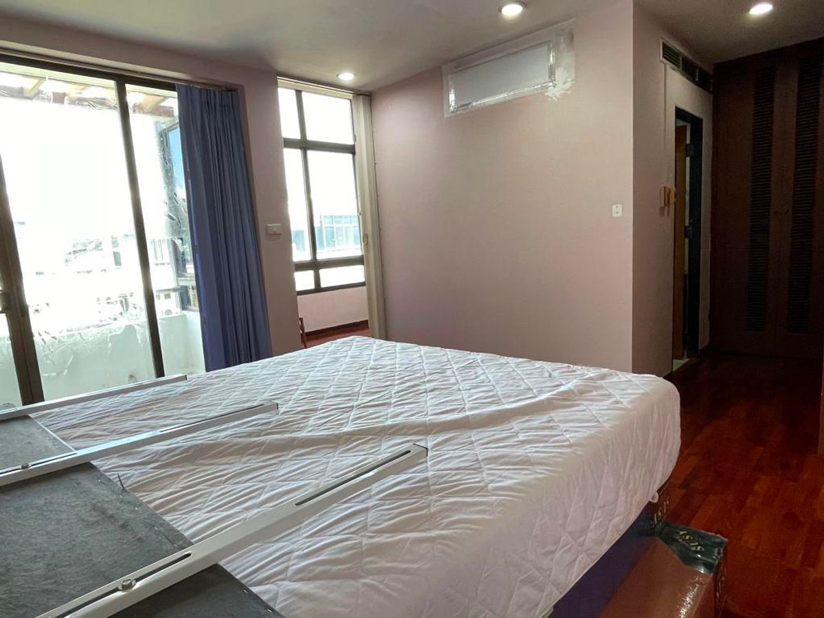 ขายทาวน์โฮมพระราม 3 สาธุประดิษฐ์ : ขาย ทาวน์โฮม หมู่บ้าน Garden house – ติดถนนนนทรี(ระหว่างซอย 26 – 28) – เนื้อที่ดิน 32 ตารางวา  พื้นที่ใช้สอยประมาณ 300-400 ตารางเมตร 4 ชั้น ขนาดประมาณ หน้ากว้าง 6.4 เมตร ลึก 20 เมตร 3 ห้องนอน 1ห้องทำงาน