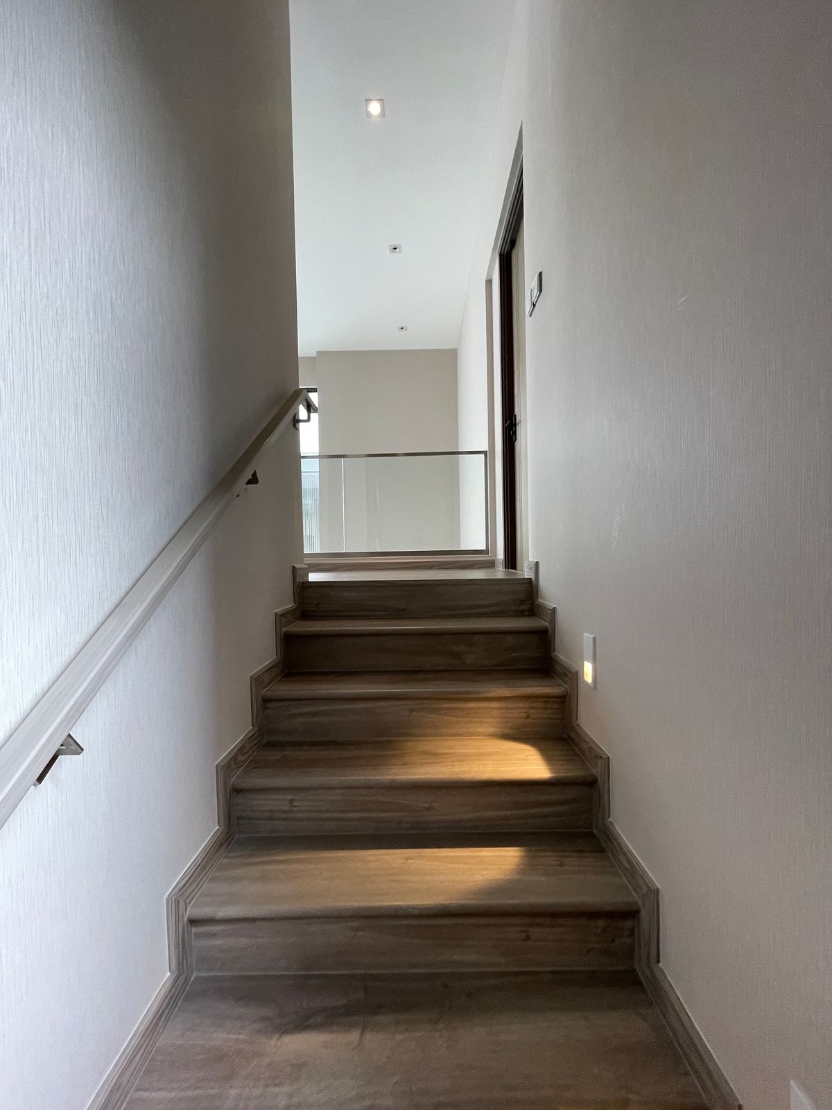 ขายบ้านพระราม 9 เพชรบุรีตัดใหม่ RCA : ขายอาร์เทล อโศก – พระราม 9 แบบบ้าน ARCHE ที่สุดแห่งความหรูหรา บ้านแฝด 3.5 ชั้น พร้อมสระว่ายน้ำส่วนตัวและลิฟต์ส่วนตัว โดดเด่นด้วยดีไซน์หรูหรา ทันสมัย และพื้นที่ใช้สอยที่กว้างขวาง เดินทางสะดวกสบาย ใกล้โรงเรียนนานาชาติและห้างสรรพสินค้า 