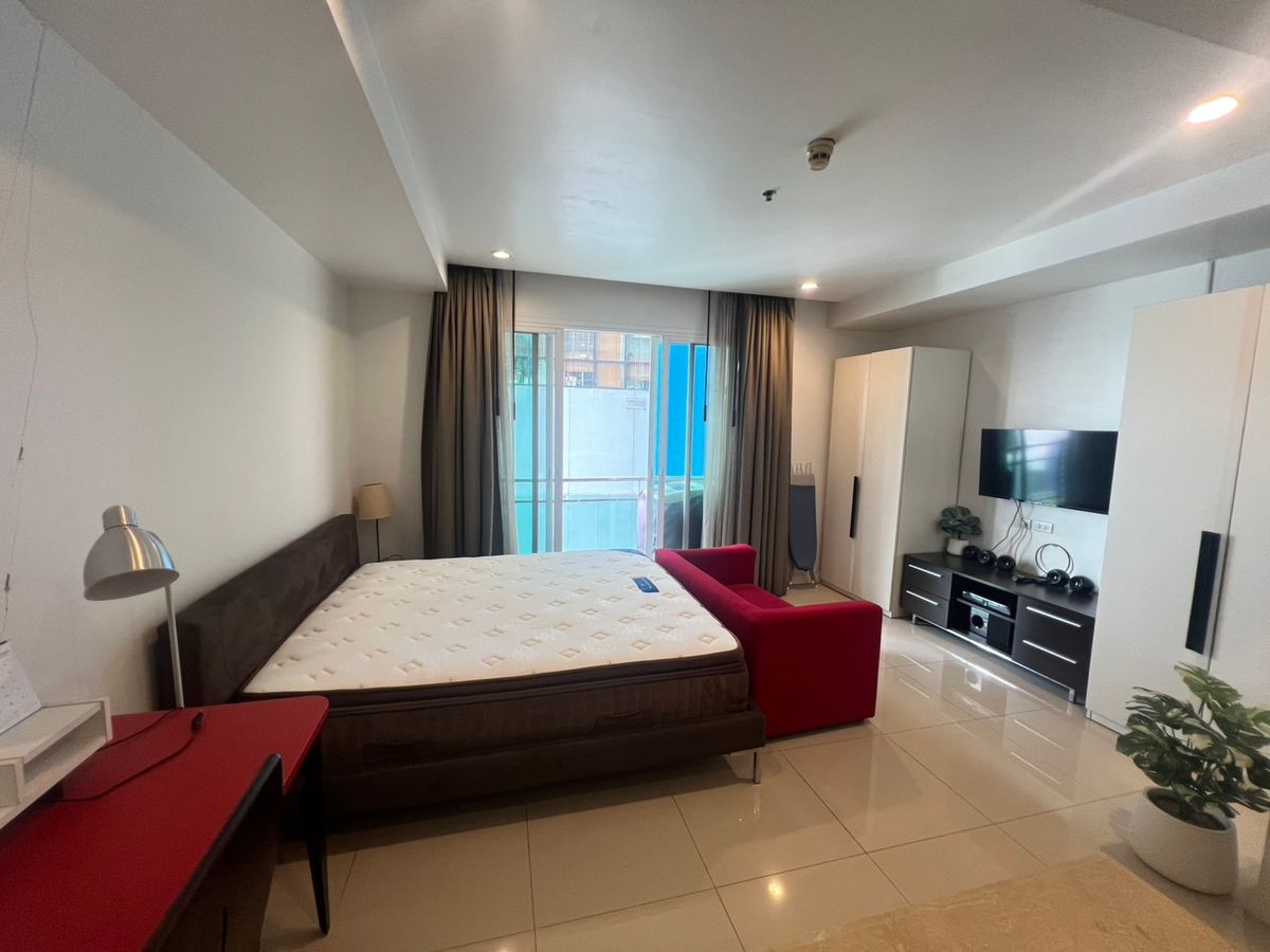 For RentCondoNana, North Nana,Sukhumvit13, Soi Nana : P-2731 Urgent rent! Prime Sukhumvit 11, beautiful room, complete furniture, good location, convenient to travel.