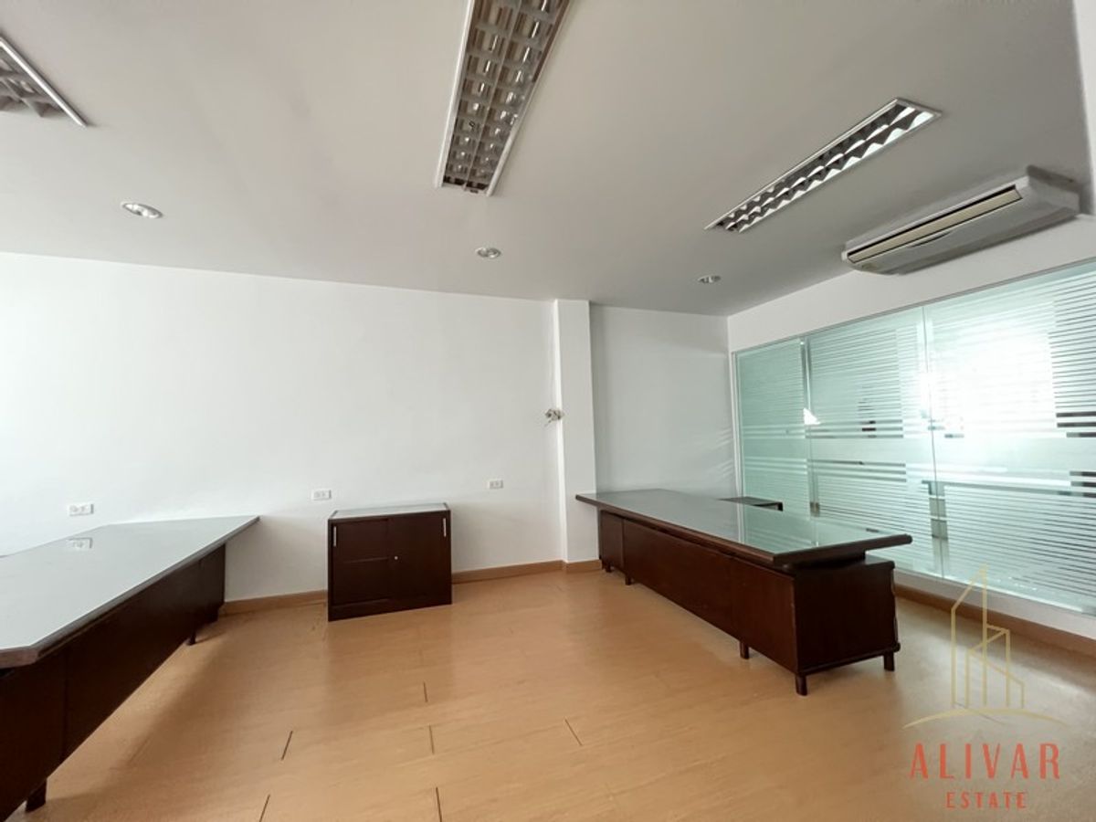 ให้เช่าอาคารพาณิชย์วงเวียนใหญ่ เจริญนคร : RB022623 ให้เช่า อาคารพาณิชย์ 4ชั้น พร้อมโกดัง เจริญนคร 34 (ว่าง เดือนสิงหา 2025)