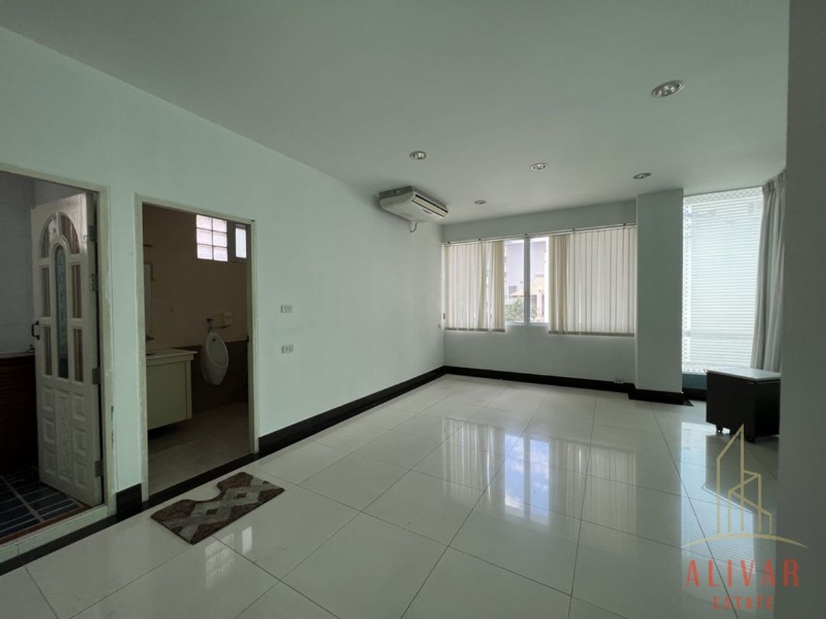 ให้เช่าอาคารพาณิชย์วงเวียนใหญ่ เจริญนคร : RB022623 ให้เช่า อาคารพาณิชย์ 4ชั้น พร้อมโกดัง เจริญนคร 34 (ว่าง เดือนสิงหา 2025)