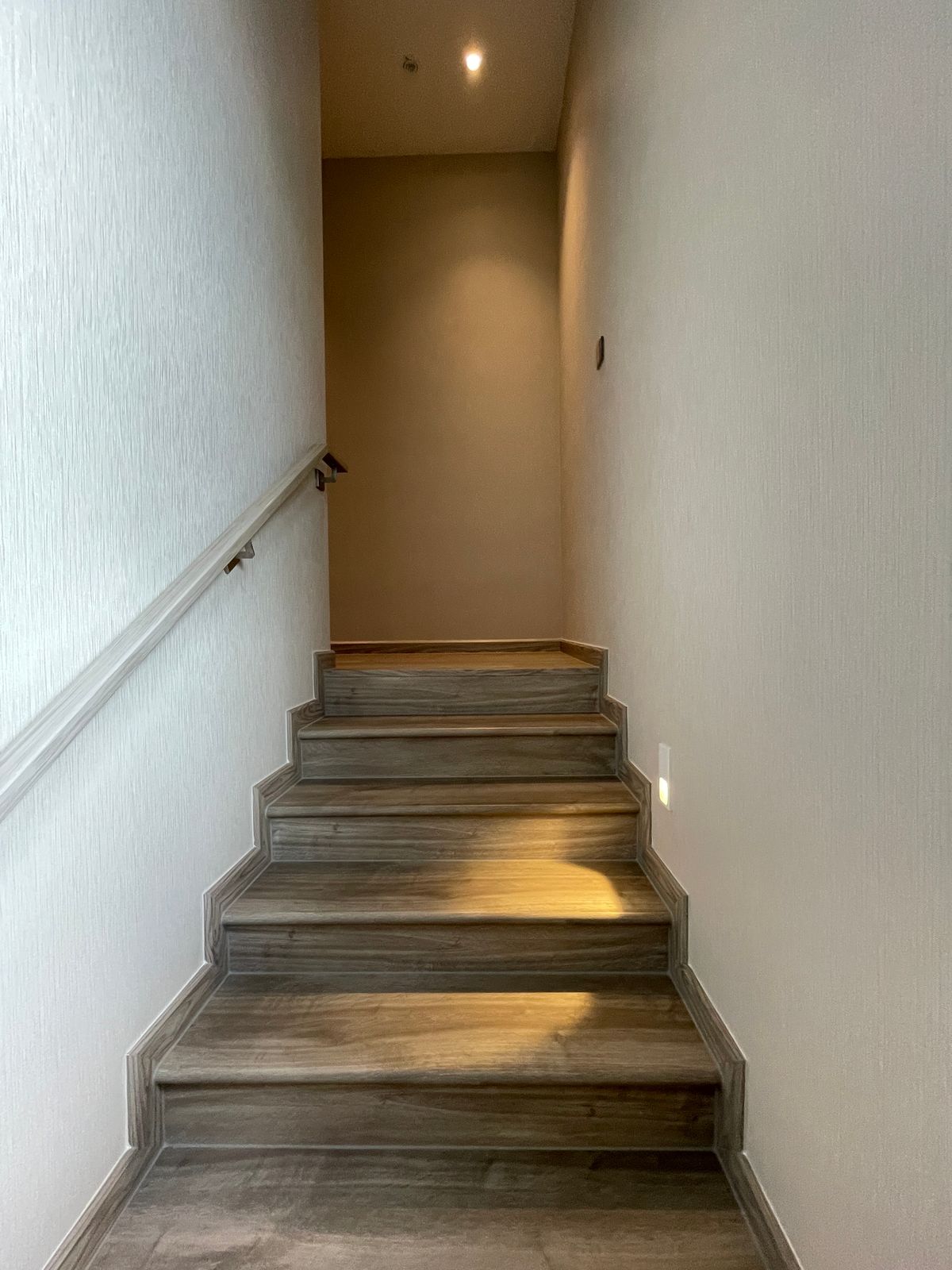 ขายบ้านพระราม 9 เพชรบุรีตัดใหม่ RCA : ขายอาร์เทล อโศก – พระราม 9 แบบบ้าน ARCHE ที่สุดแห่งความหรูหรา บ้านแฝด 3.5 ชั้น พร้อมสระว่ายน้ำส่วนตัวและลิฟต์ส่วนตัว โดดเด่นด้วยดีไซน์หรูหรา ทันสมัย และพื้นที่ใช้สอยที่กว้างขวาง เดินทางสะดวกสบาย ใกล้โรงเรียนนานาชาติและห้างสรรพสินค้า 