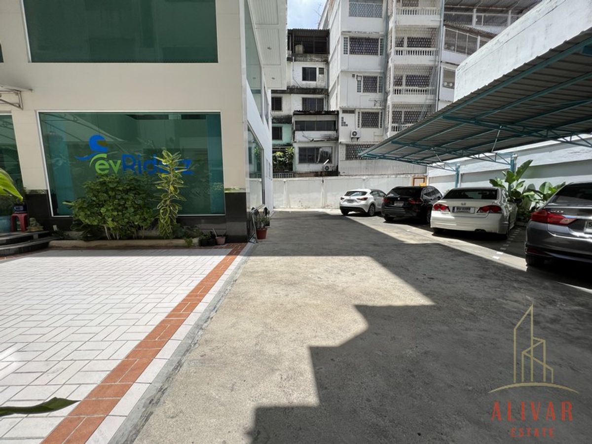 ให้เช่าอาคารพาณิชย์วงเวียนใหญ่ เจริญนคร : RB022623 ให้เช่า อาคารพาณิชย์ 4ชั้น พร้อมโกดัง เจริญนคร 34 (ว่าง เดือนสิงหา 2025)