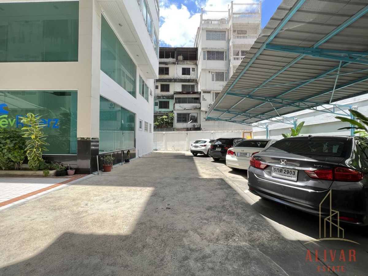 ให้เช่าอาคารพาณิชย์วงเวียนใหญ่ เจริญนคร : RB022623 ให้เช่า อาคารพาณิชย์ 4ชั้น พร้อมโกดัง เจริญนคร 34 (ว่าง เดือนสิงหา 2025)