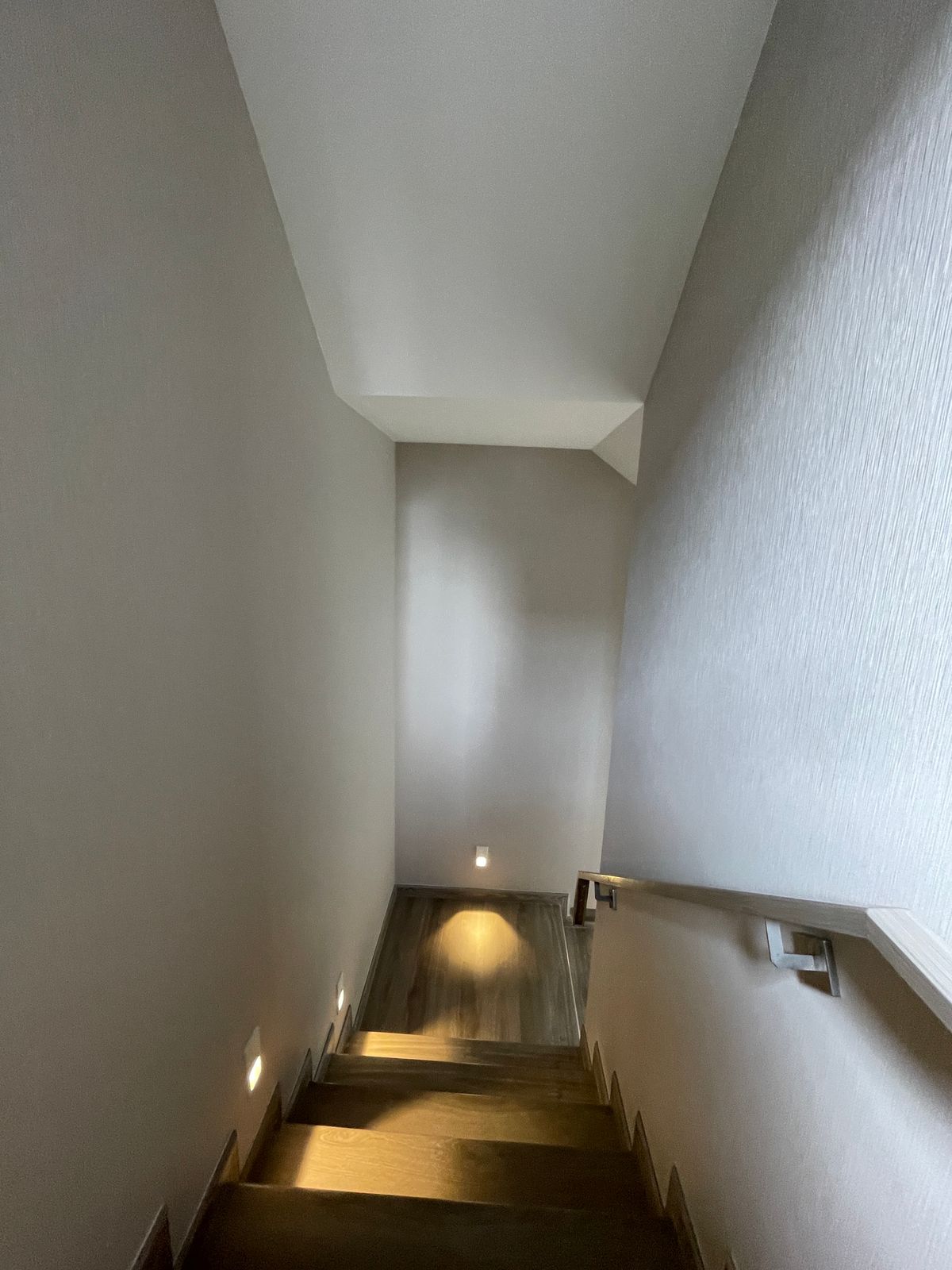 ขายบ้านพระราม 9 เพชรบุรีตัดใหม่ RCA : ขายอาร์เทล อโศก – พระราม 9 แบบบ้าน ARCHE ที่สุดแห่งความหรูหรา บ้านแฝด 3.5 ชั้น พร้อมสระว่ายน้ำส่วนตัวและลิฟต์ส่วนตัว โดดเด่นด้วยดีไซน์หรูหรา ทันสมัย และพื้นที่ใช้สอยที่กว้างขวาง เดินทางสะดวกสบาย ใกล้โรงเรียนนานาชาติและห้างสรรพสินค้า 