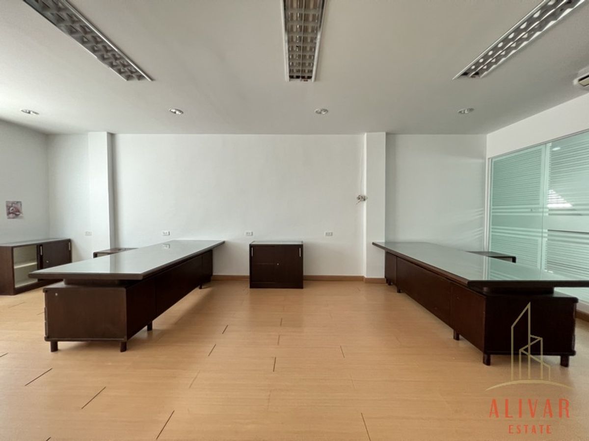 ให้เช่าอาคารพาณิชย์วงเวียนใหญ่ เจริญนคร : RB022623 ให้เช่า อาคารพาณิชย์ 4ชั้น พร้อมโกดัง เจริญนคร 34 (ว่าง เดือนสิงหา 2025)